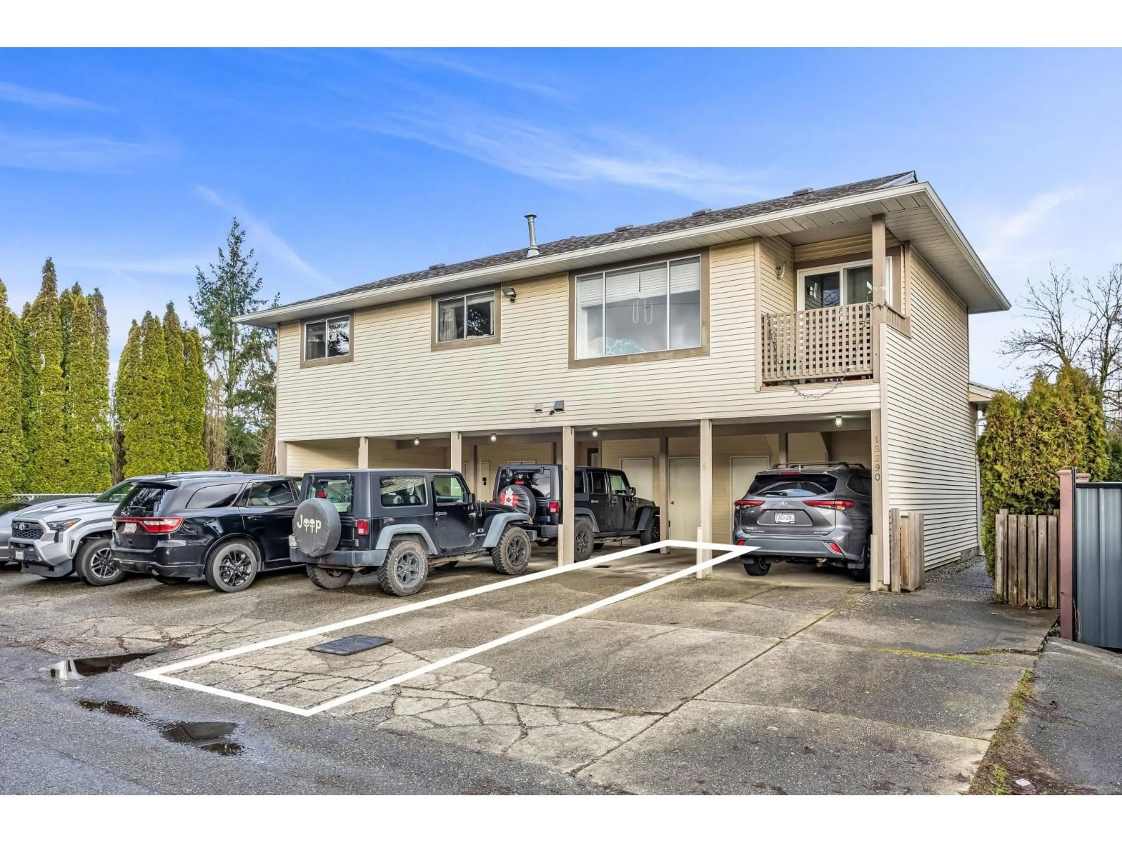 Indoor garage for 4 - 19690 56 AVENUE, Langley British Columbia V3A3X6