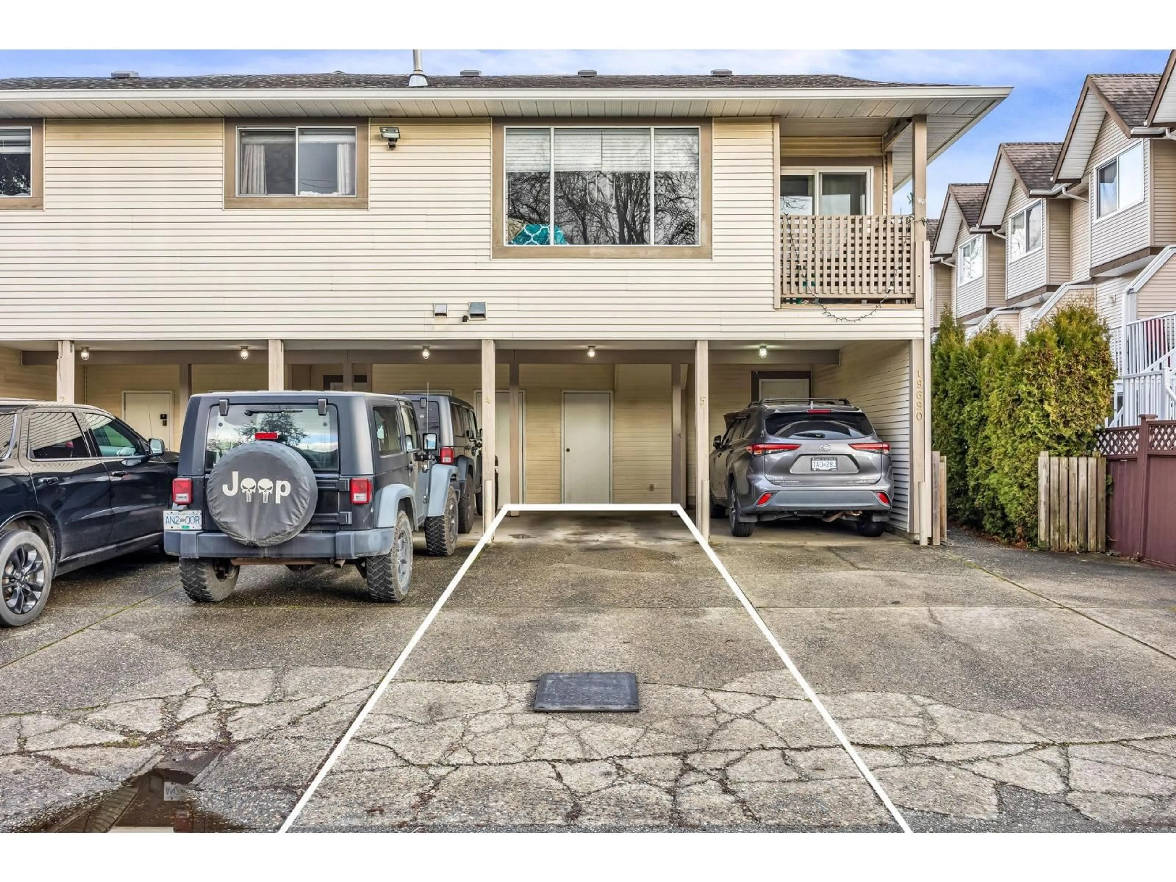 Indoor garage for 4 - 19690 56 AVENUE, Langley British Columbia V3A3X6