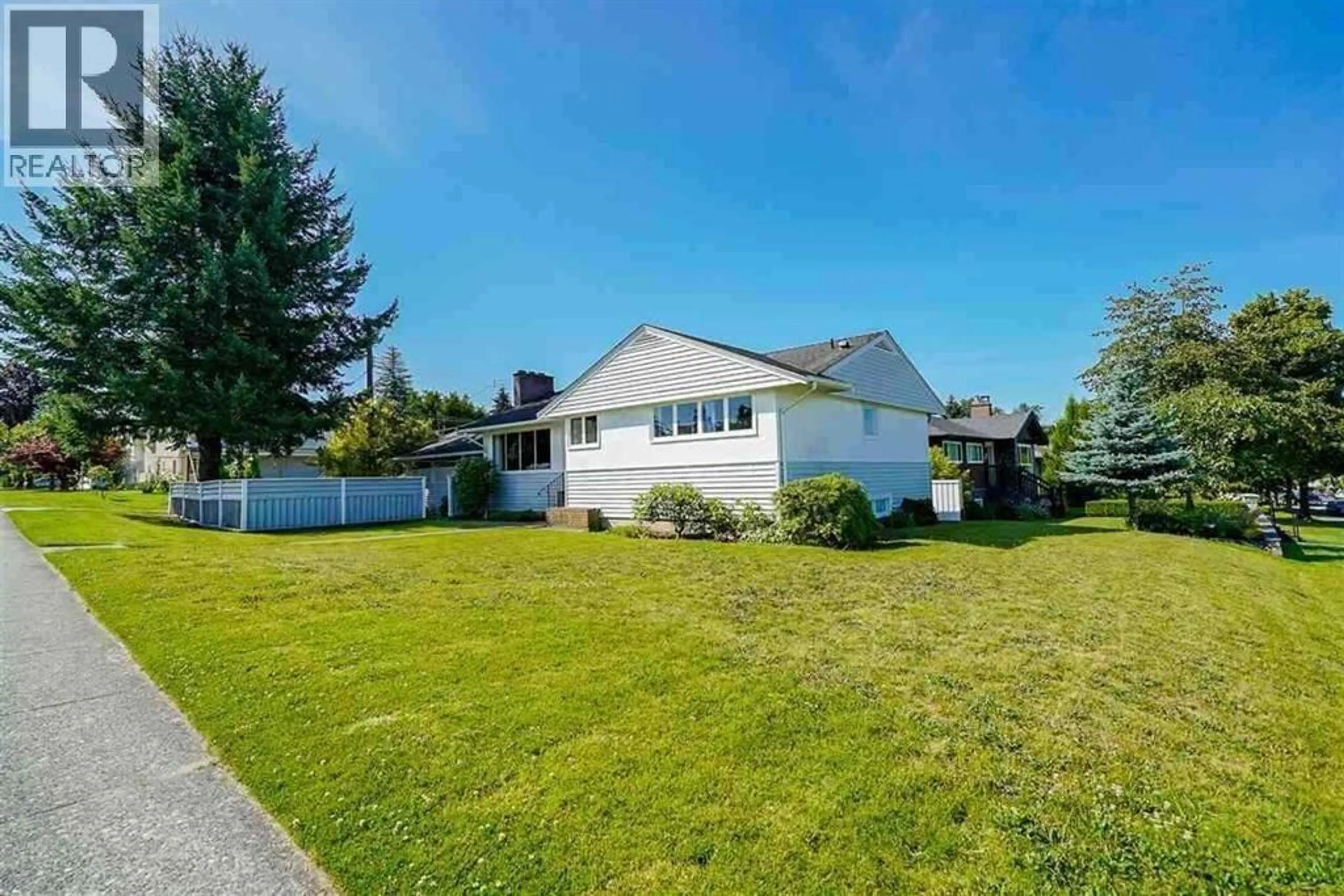 A pic from outside/outdoor area/front of a property/back of a property/a pic from drone, street for 7833 COQUITLAM STREET, Burnaby British Columbia V3N3Z4