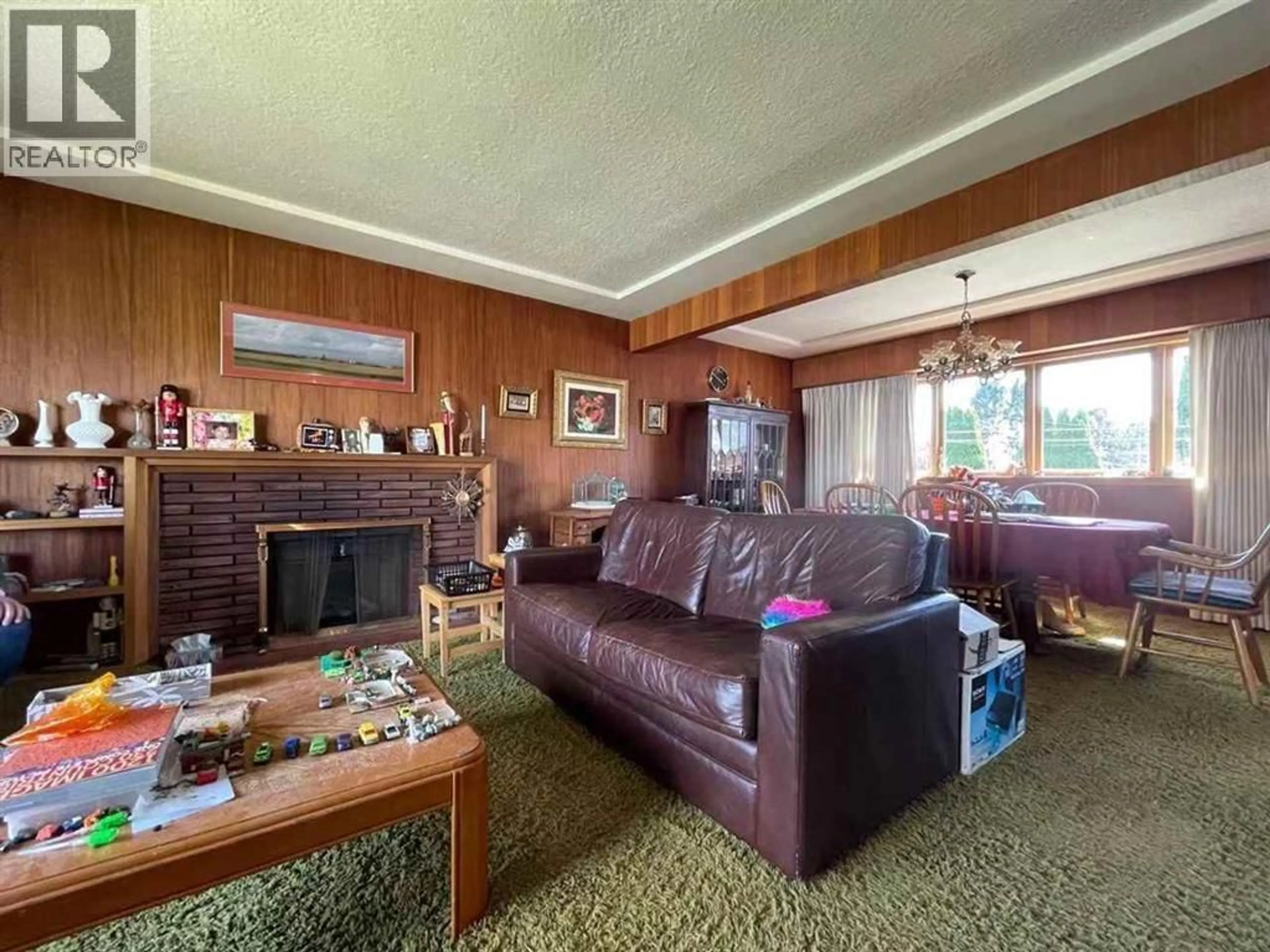 Living room with furniture, unknown for 7833 COQUITLAM STREET, Burnaby British Columbia V3N3Z4