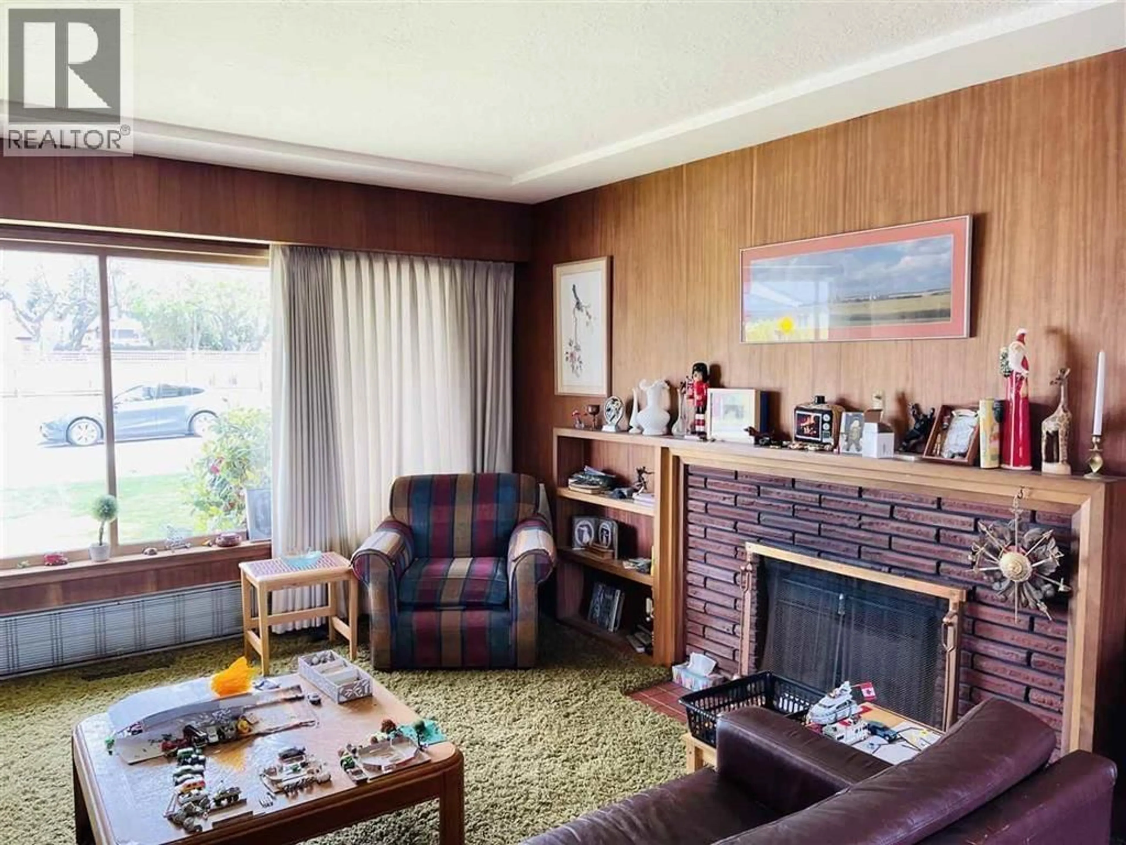 Living room with furniture, wood/laminate floor for 7833 COQUITLAM STREET, Burnaby British Columbia V3N3Z4