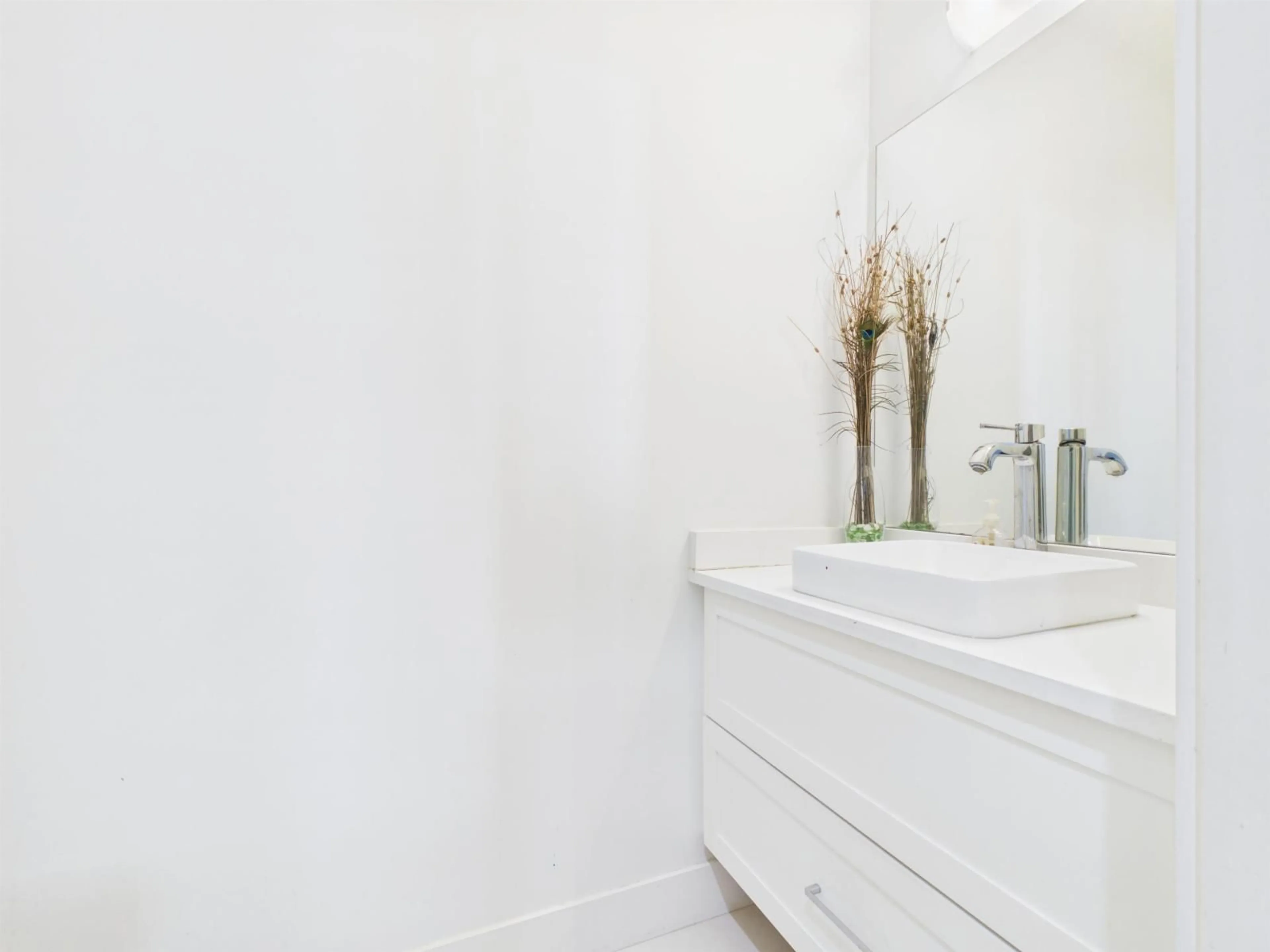 Contemporary bathroom, ceramic/tile floor for 13 - 16760 25 AVENUE, Surrey British Columbia V3Z0W4