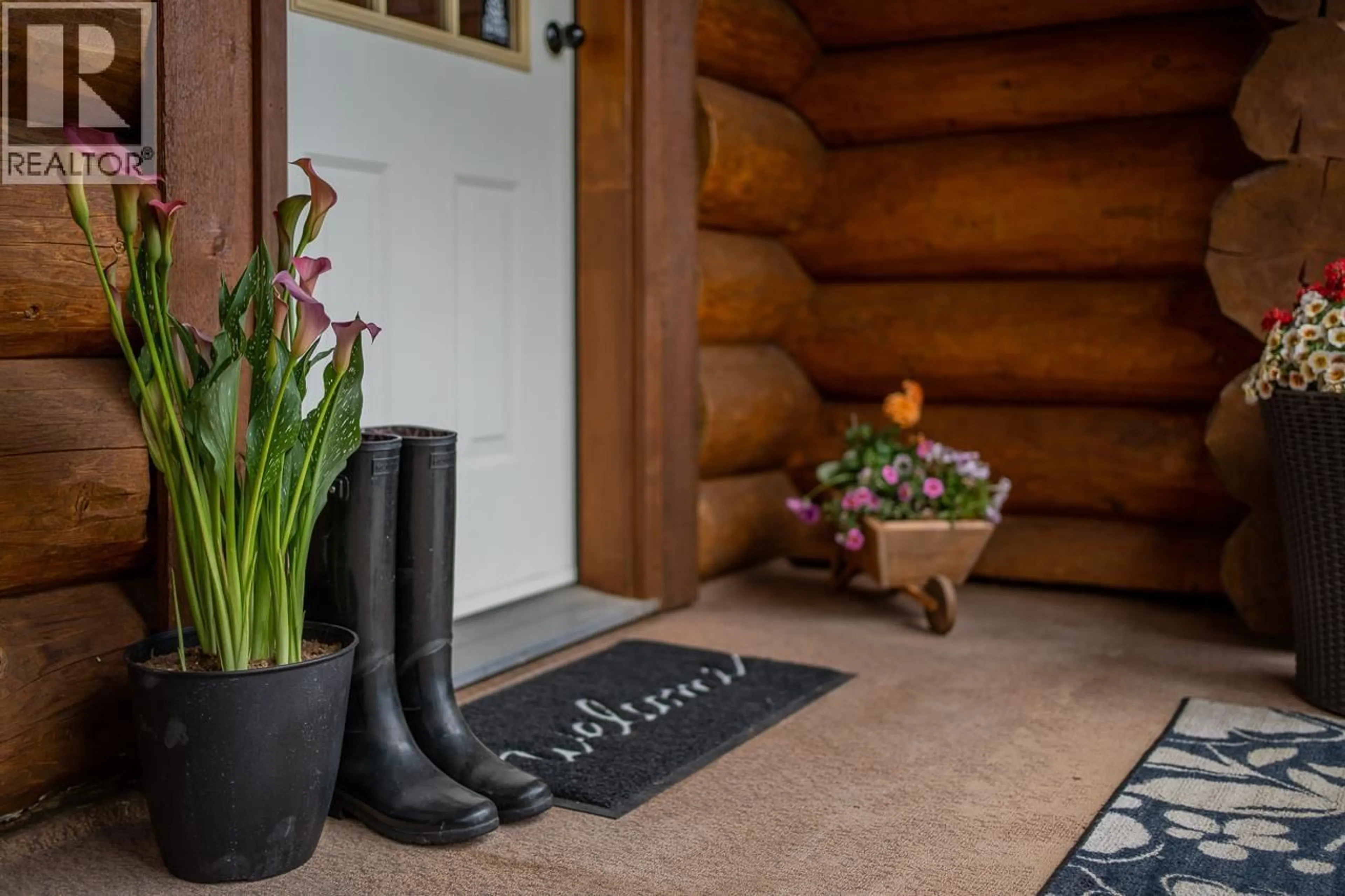 Indoor entryway for 5172 KALLUM DRIVE, 108 Mile Ranch British Columbia V0K2Z0