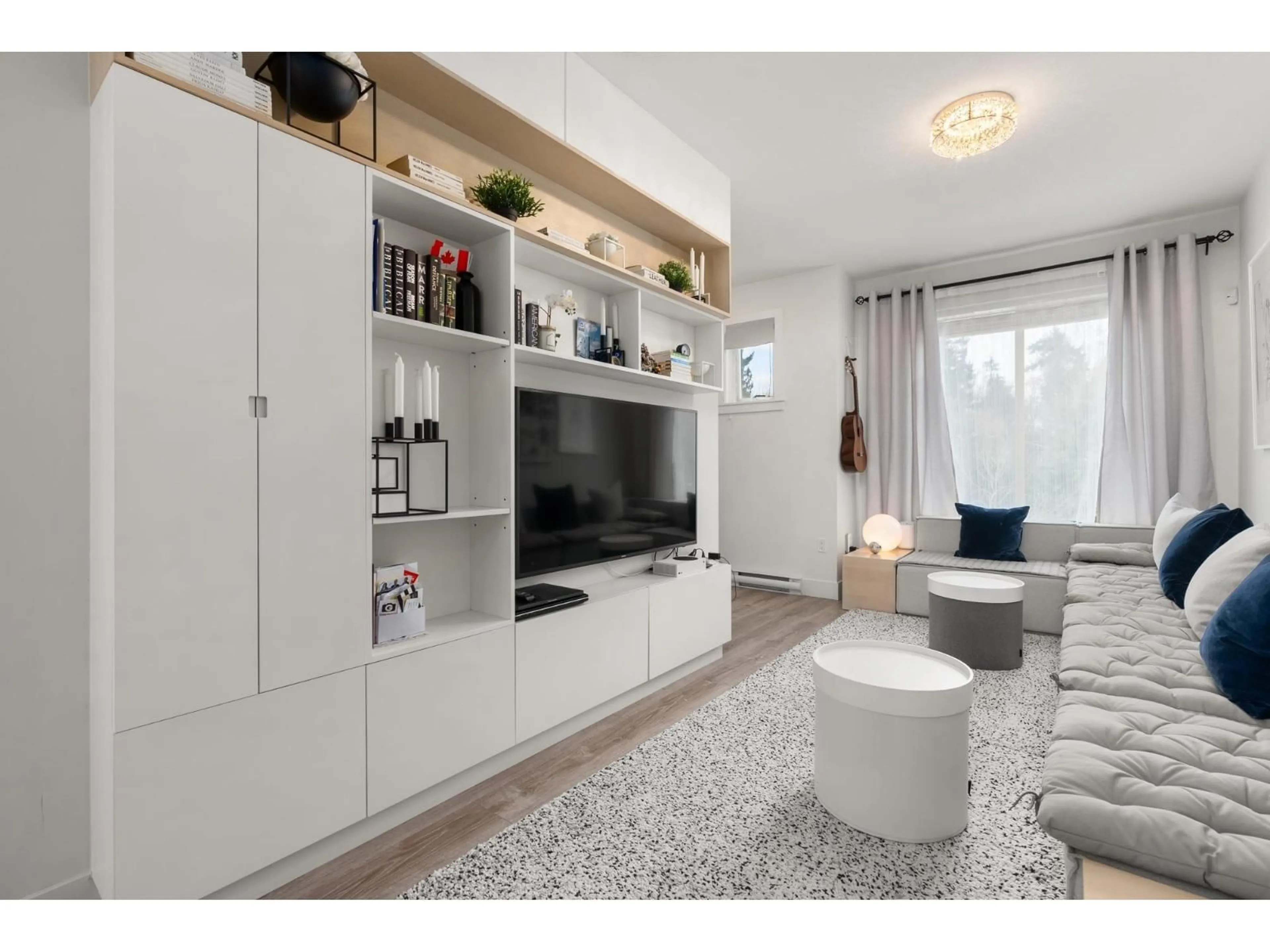 Living room with furniture, wood/laminate floor for 63 - 9718 161A STREET, Surrey British Columbia V4N6S7