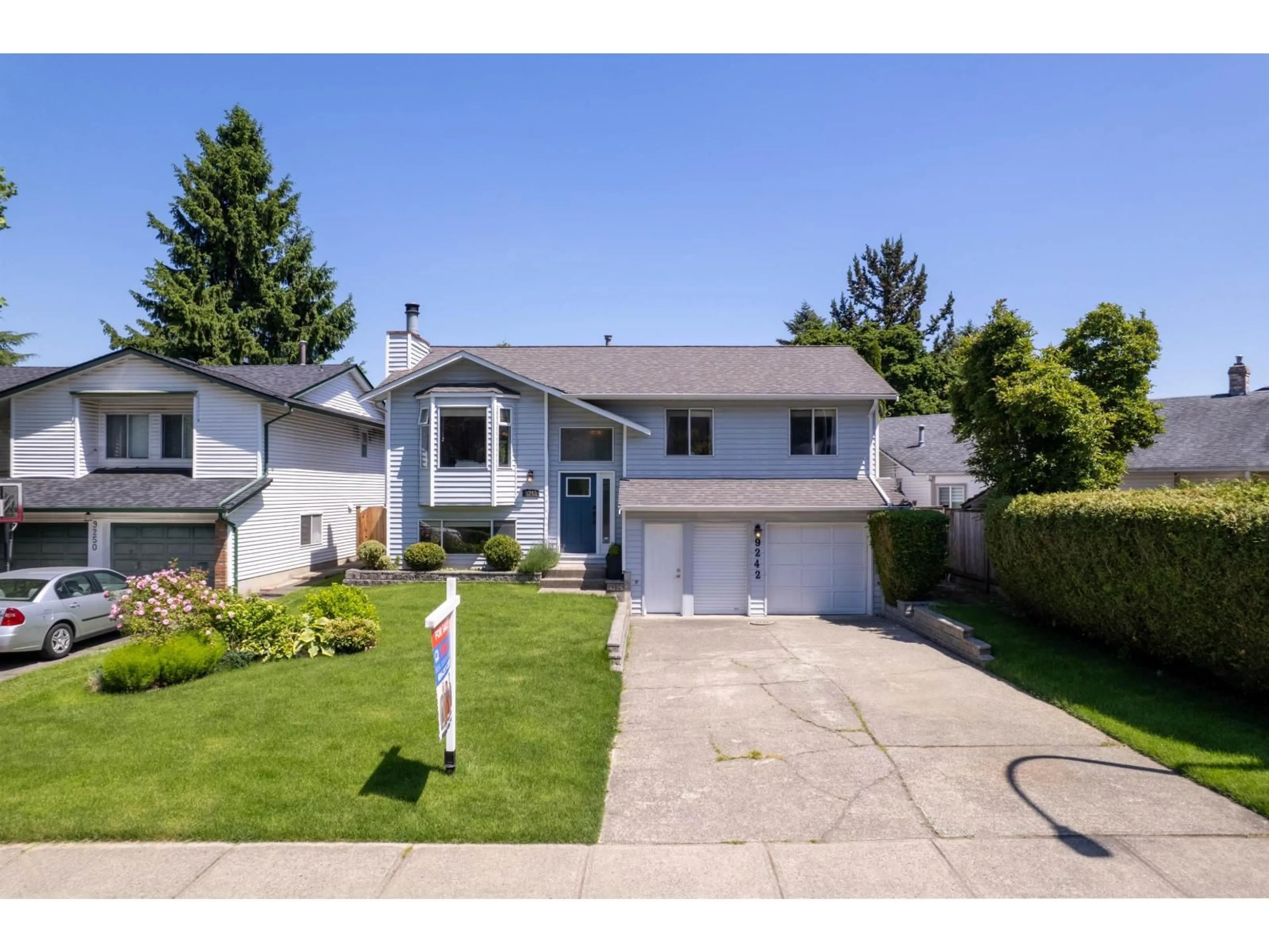 Home with vinyl exterior material, street for 9242 209A CRESCENT, Langley British Columbia V1M1T5