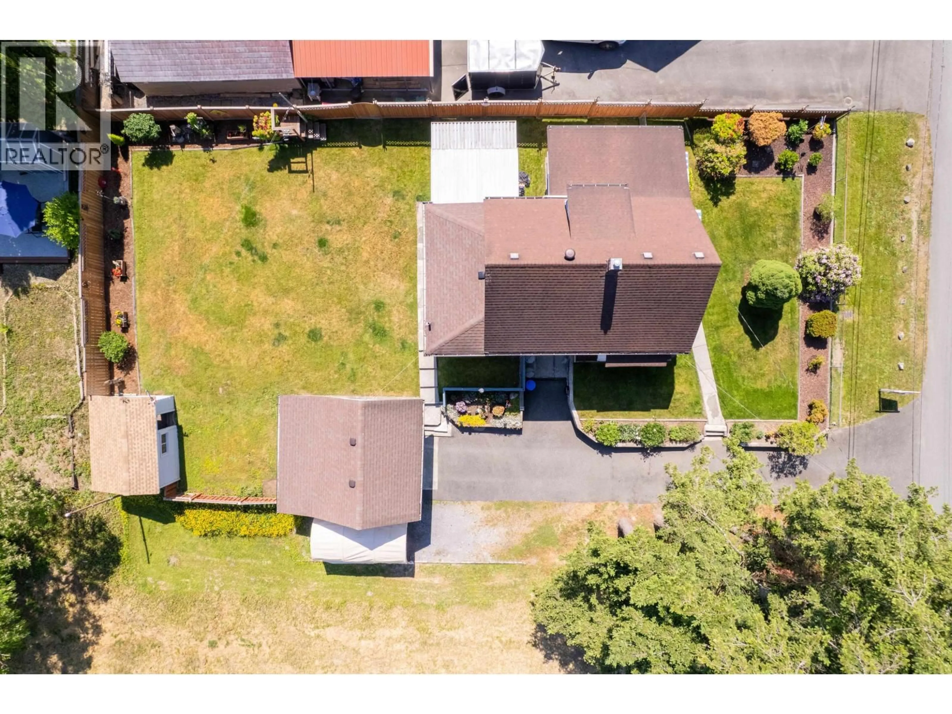 A pic from outside/outdoor area/front of a property/back of a property/a pic from drone, street for 20290 WANSTEAD STREET, Maple Ridge British Columbia V2X1J1
