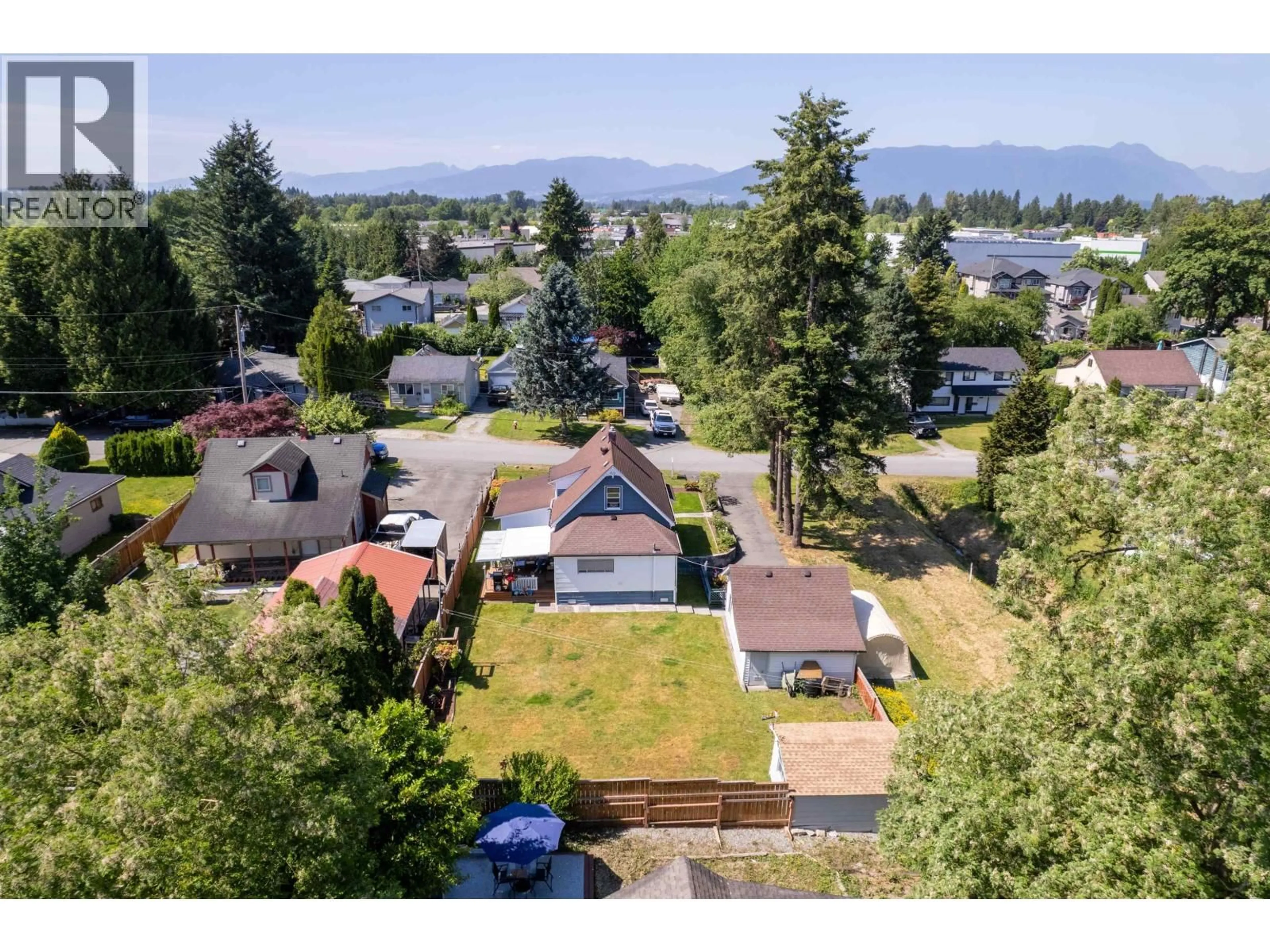 A pic from outside/outdoor area/front of a property/back of a property/a pic from drone, mountain view for 20290 WANSTEAD STREET, Maple Ridge British Columbia V2X1J1