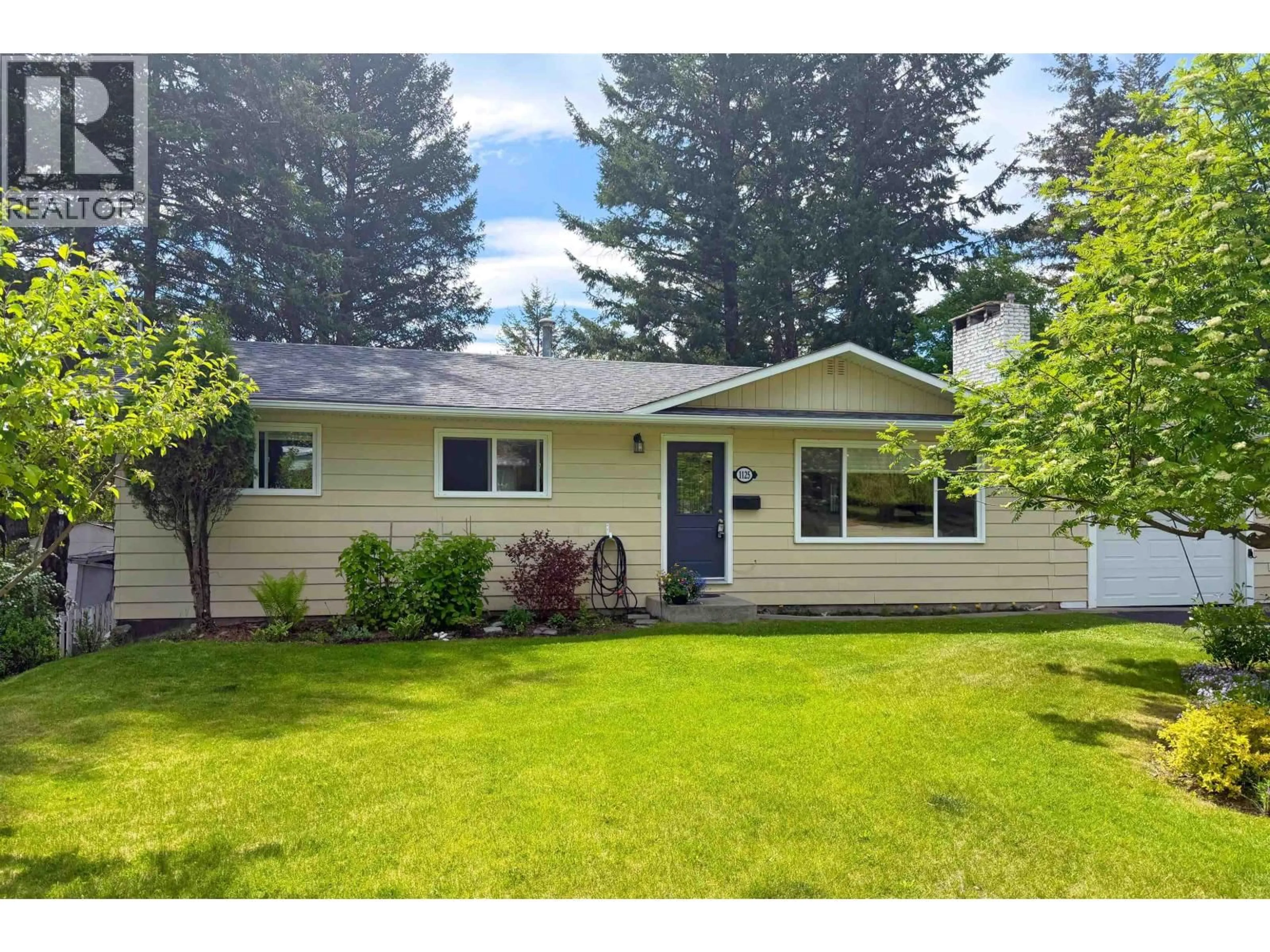 Home with vinyl exterior material, street for 1125 PIGEON AVENUE, Williams Lake British Columbia V2G2C2
