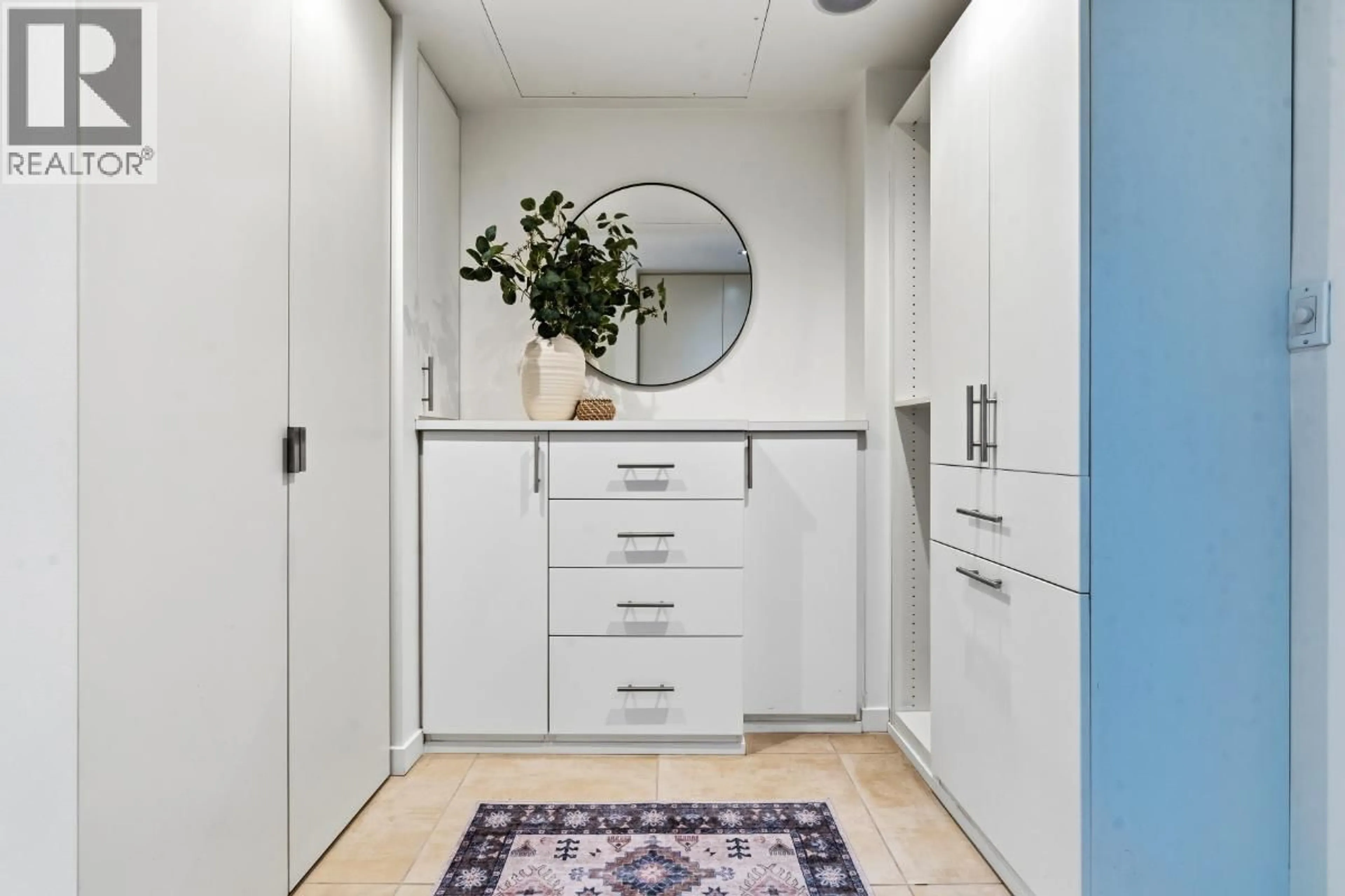 Indoor entryway for 609 - 36 WATER STREET, Vancouver British Columbia V6B0B7
