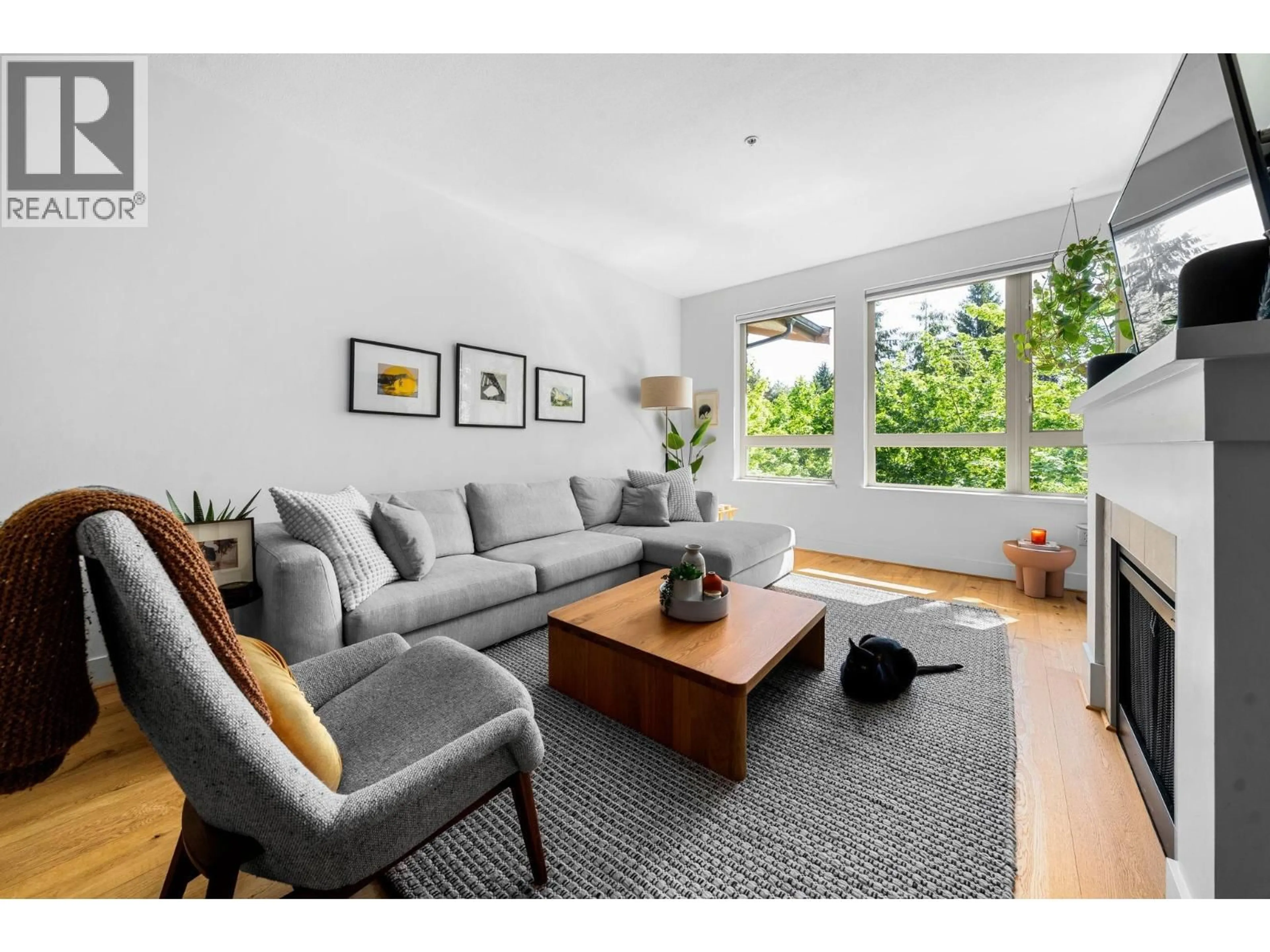 Living room with furniture, wood/laminate floor for 412 - 2601 WHITELEY COURT, North Vancouver British Columbia V7J2R7