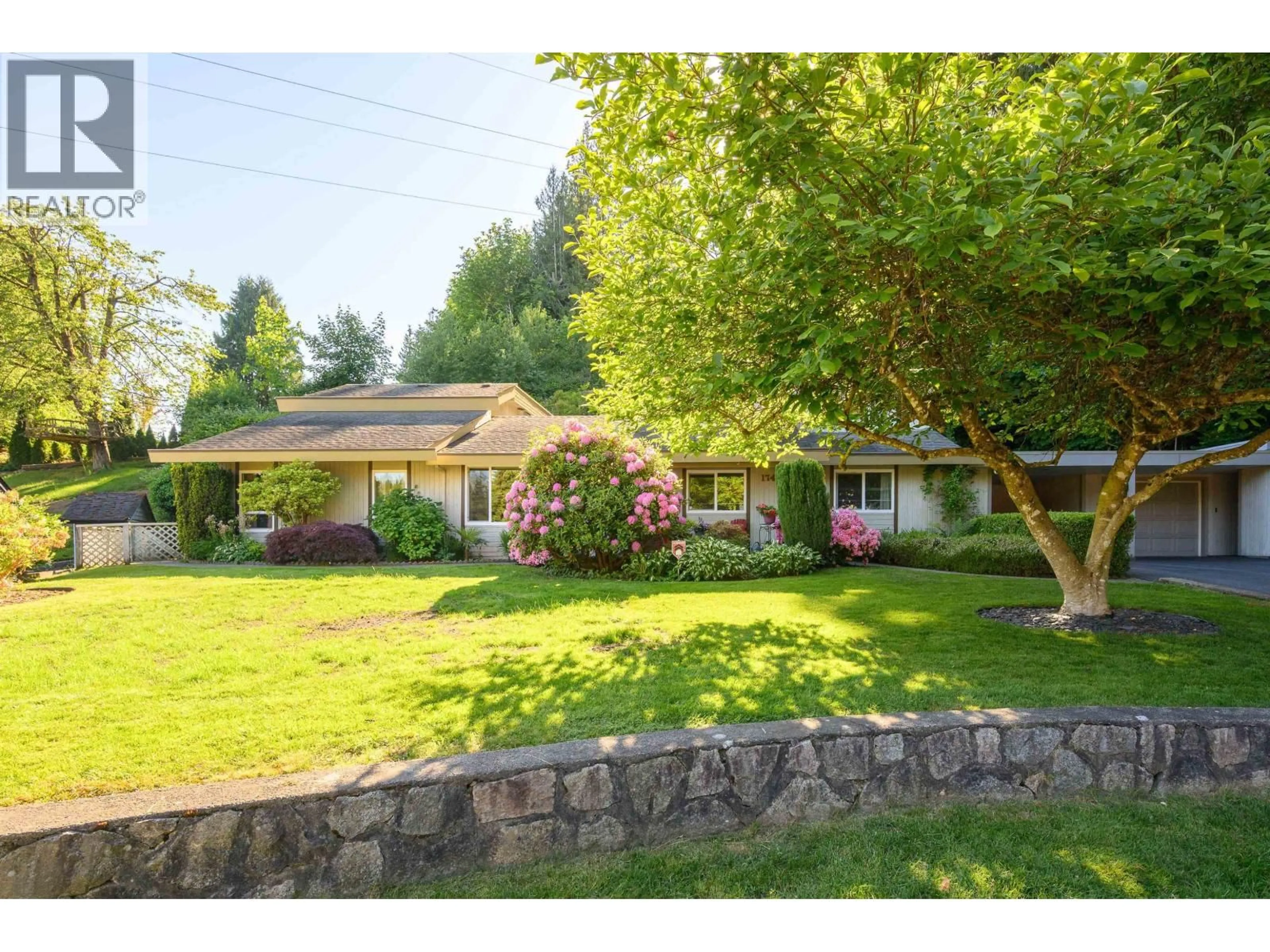 A pic from outside/outdoor area/front of a property/back of a property/a pic from drone, unknown for 1747 BELLELYNN PLACE, North Vancouver British Columbia V7J2T9