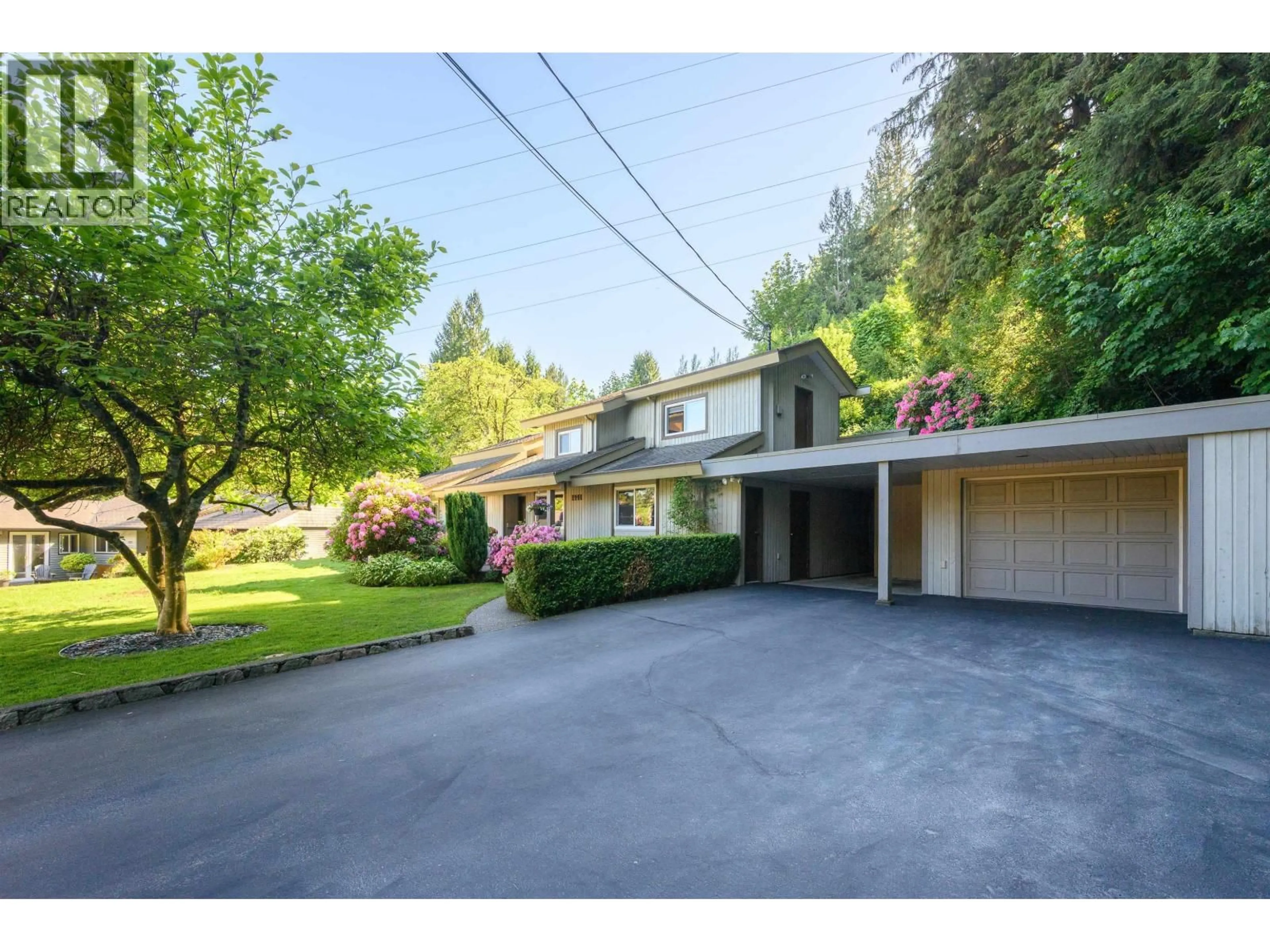 A pic from outside/outdoor area/front of a property/back of a property/a pic from drone, street for 1747 BELLELYNN PLACE, North Vancouver British Columbia V7J2T9