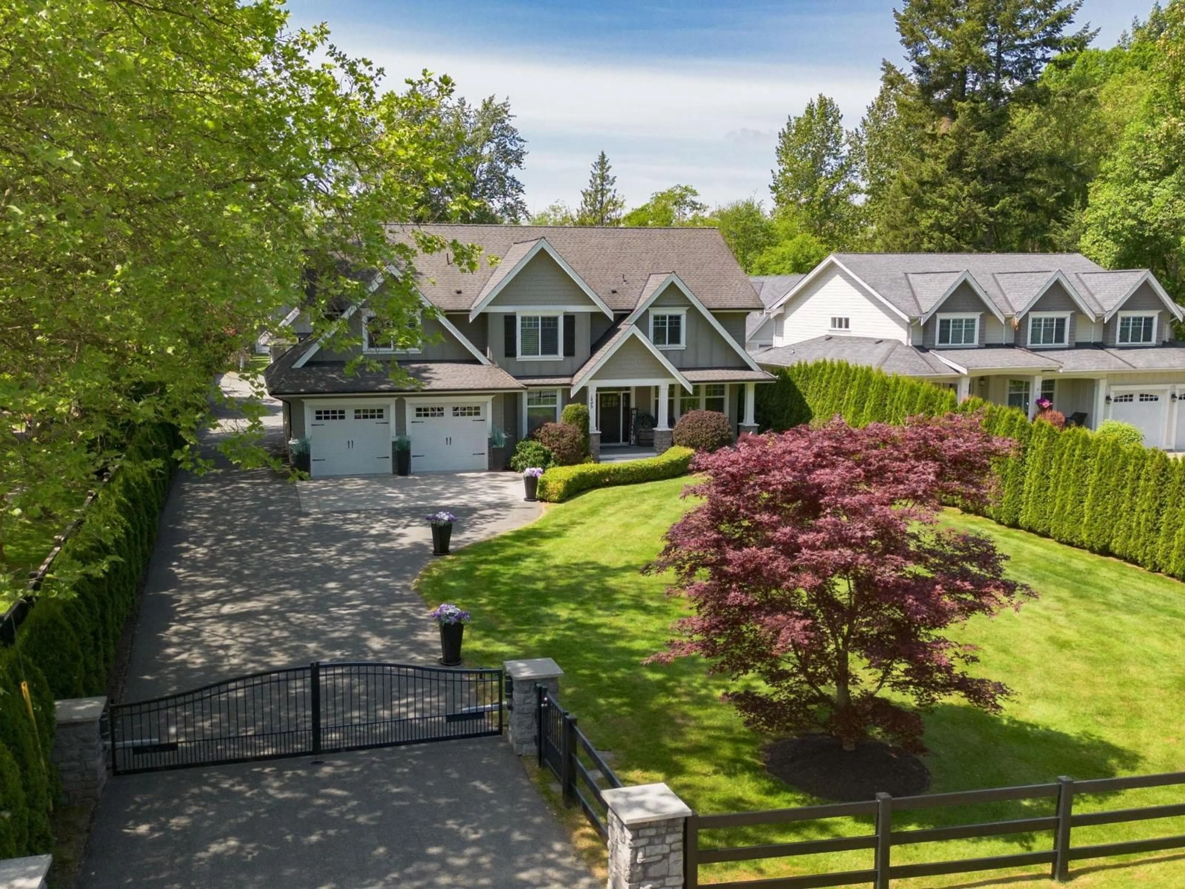 A pic from outside/outdoor area/front of a property/back of a property/a pic from drone, street for 435 204 STREET, Langley British Columbia V2Z1V5