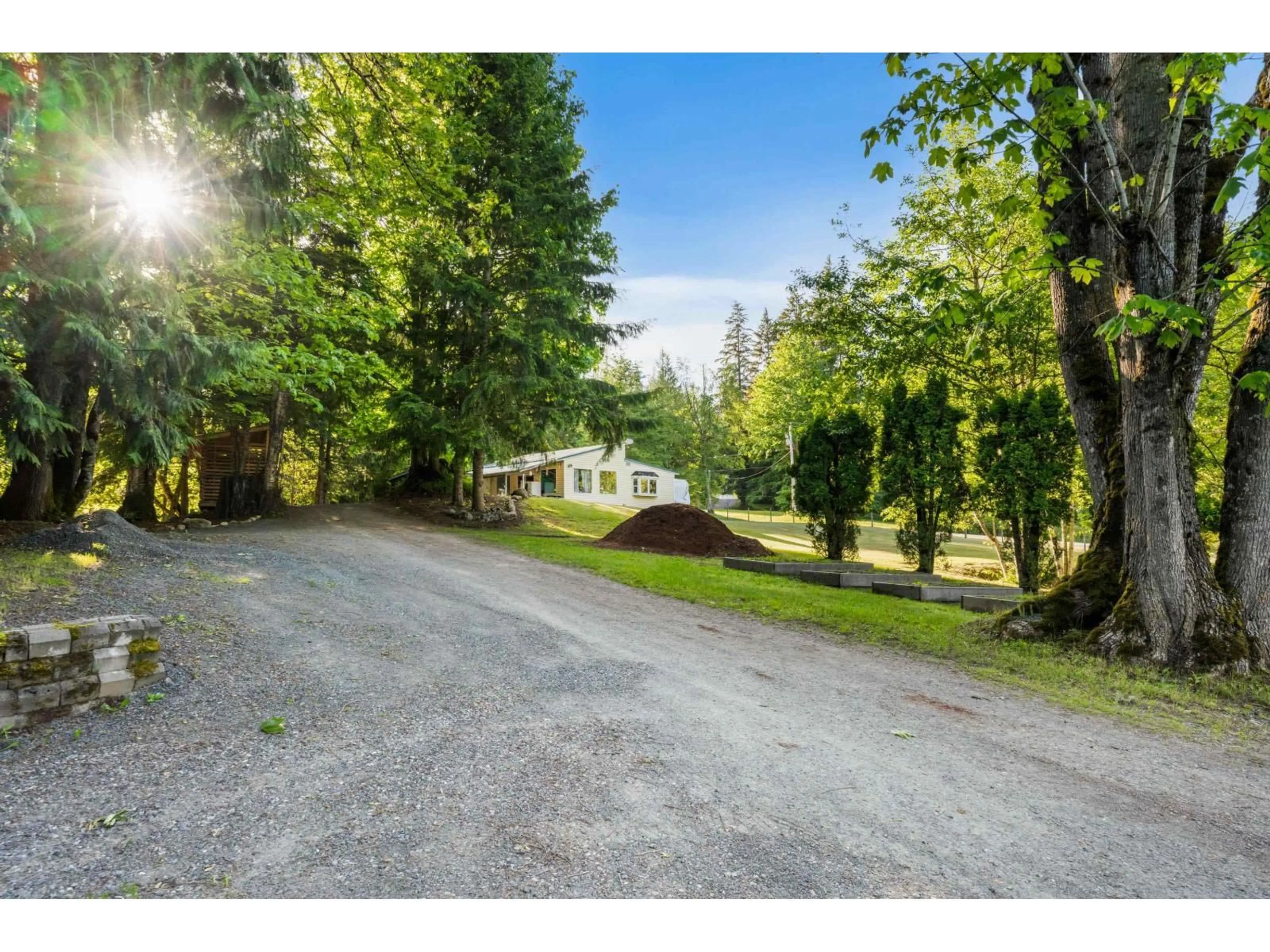A pic from outside/outdoor area/front of a property/back of a property/a pic from drone, unknown for 47400 EXTROM ROAD, Chilliwack British Columbia V2R4T1