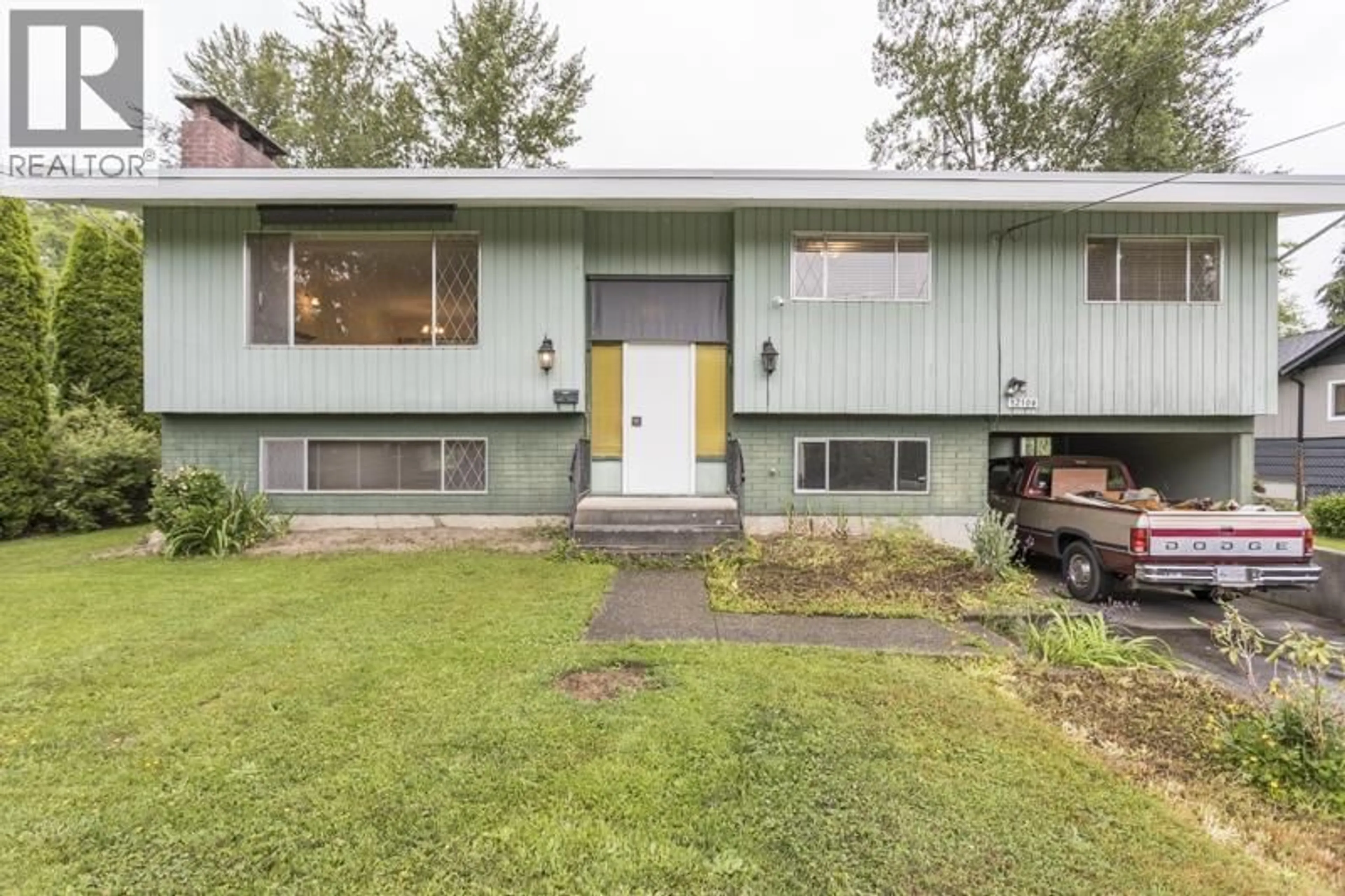 Home with vinyl exterior material, street for 12104 261 STREET, Maple Ridge British Columbia V2W2A6