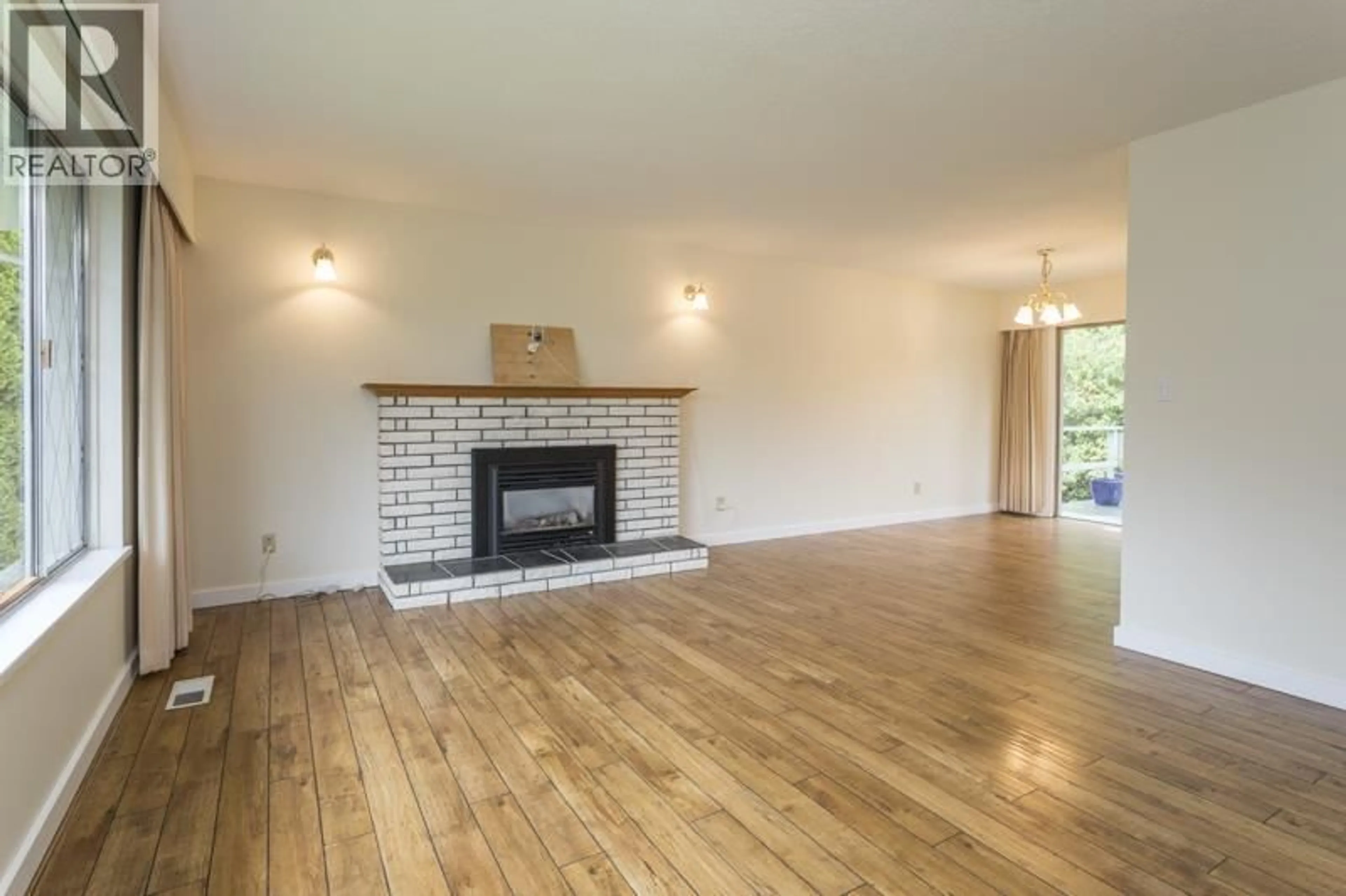 Living room with furniture, wood/laminate floor for 12104 261 STREET, Maple Ridge British Columbia V2W2A6