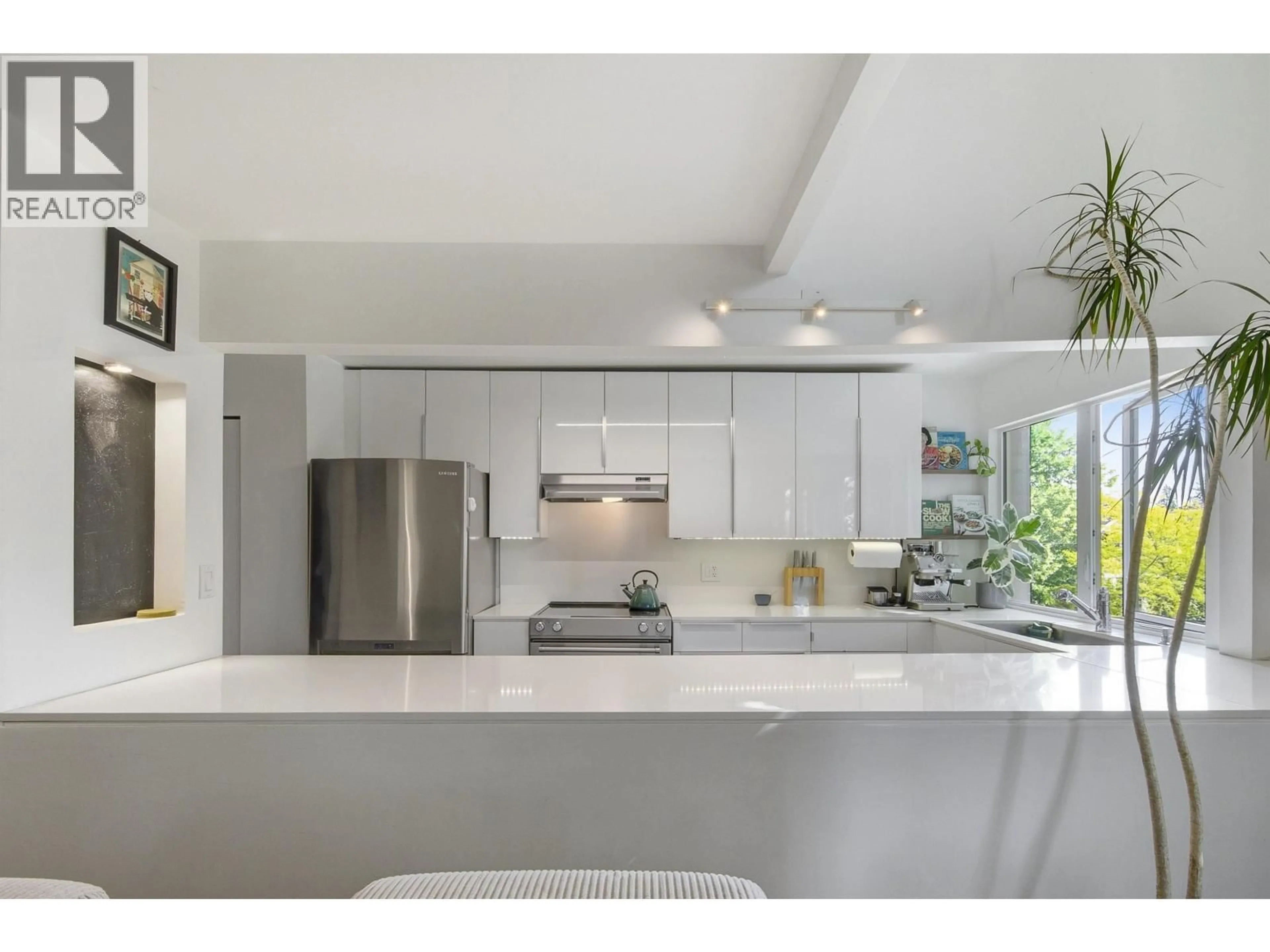 Unknown for 201 - 3465 GLEN DRIVE, Vancouver British Columbia V5V4S5