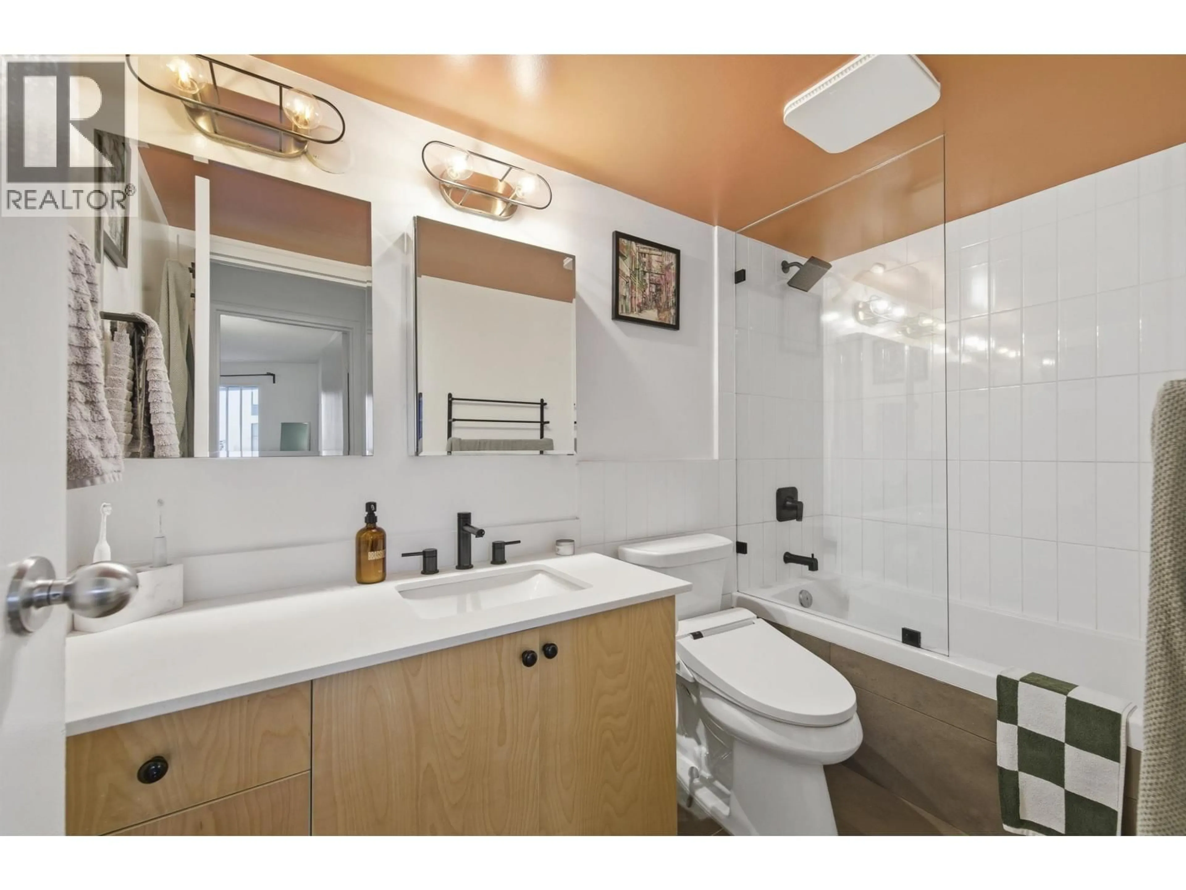 Unknown for 201 - 3465 GLEN DRIVE, Vancouver British Columbia V5V4S5