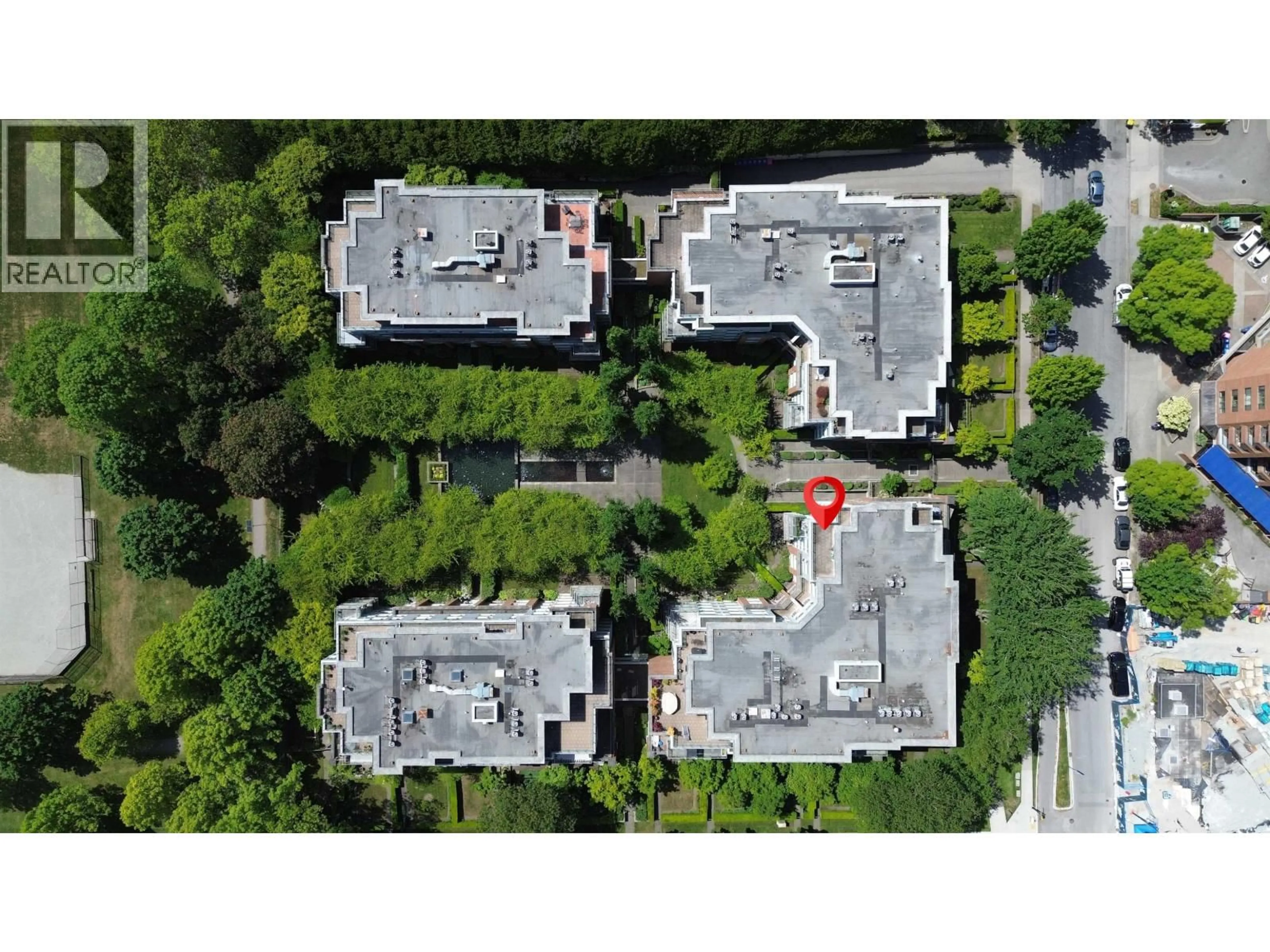 A pic from outside/outdoor area/front of a property/back of a property/a pic from drone, street for 602 - 618 45TH AVENUE, Vancouver British Columbia V5Z4R7
