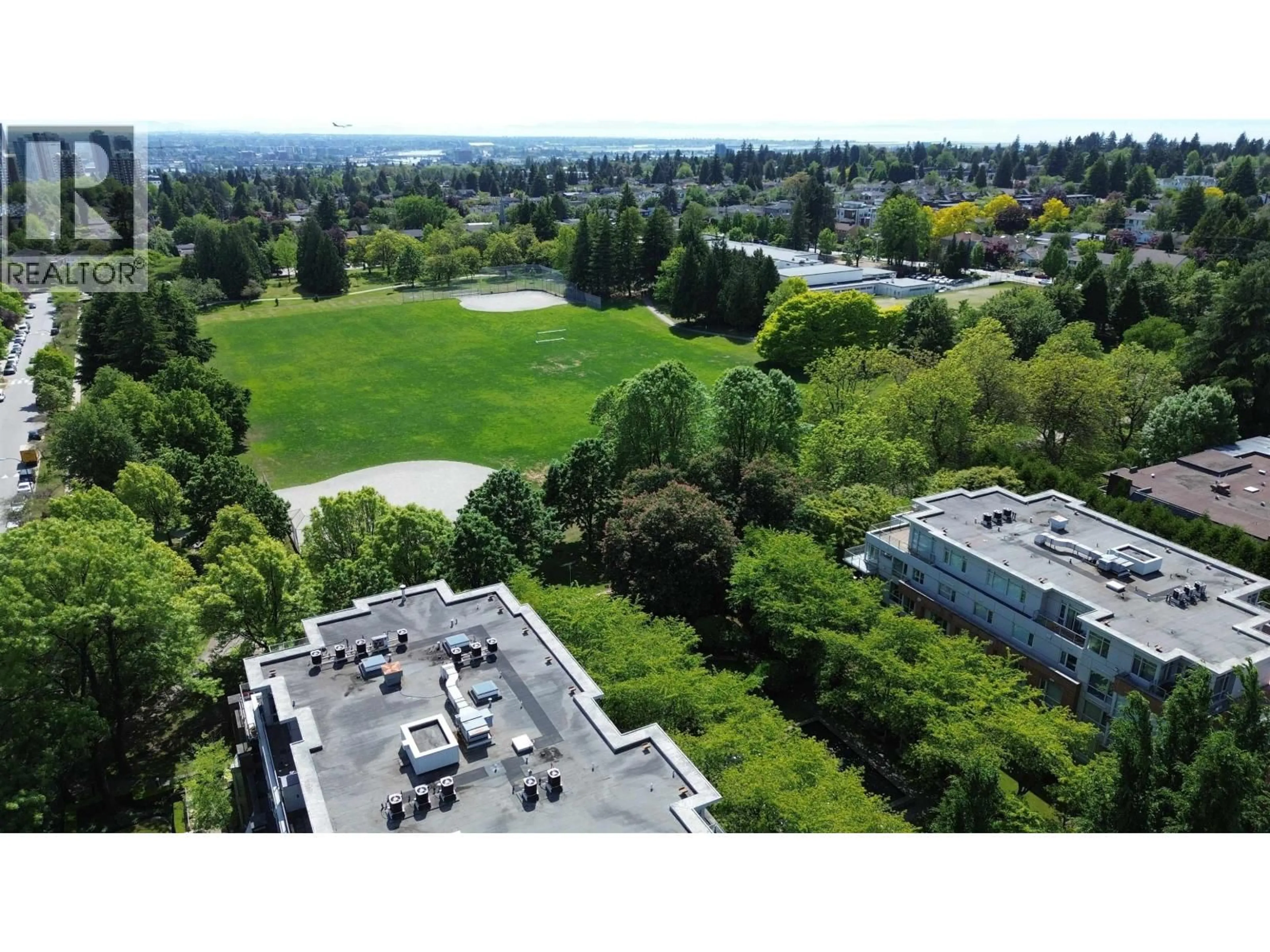 A pic from outside/outdoor area/front of a property/back of a property/a pic from drone, unknown for 602 - 618 45TH AVENUE, Vancouver British Columbia V5Z4R7