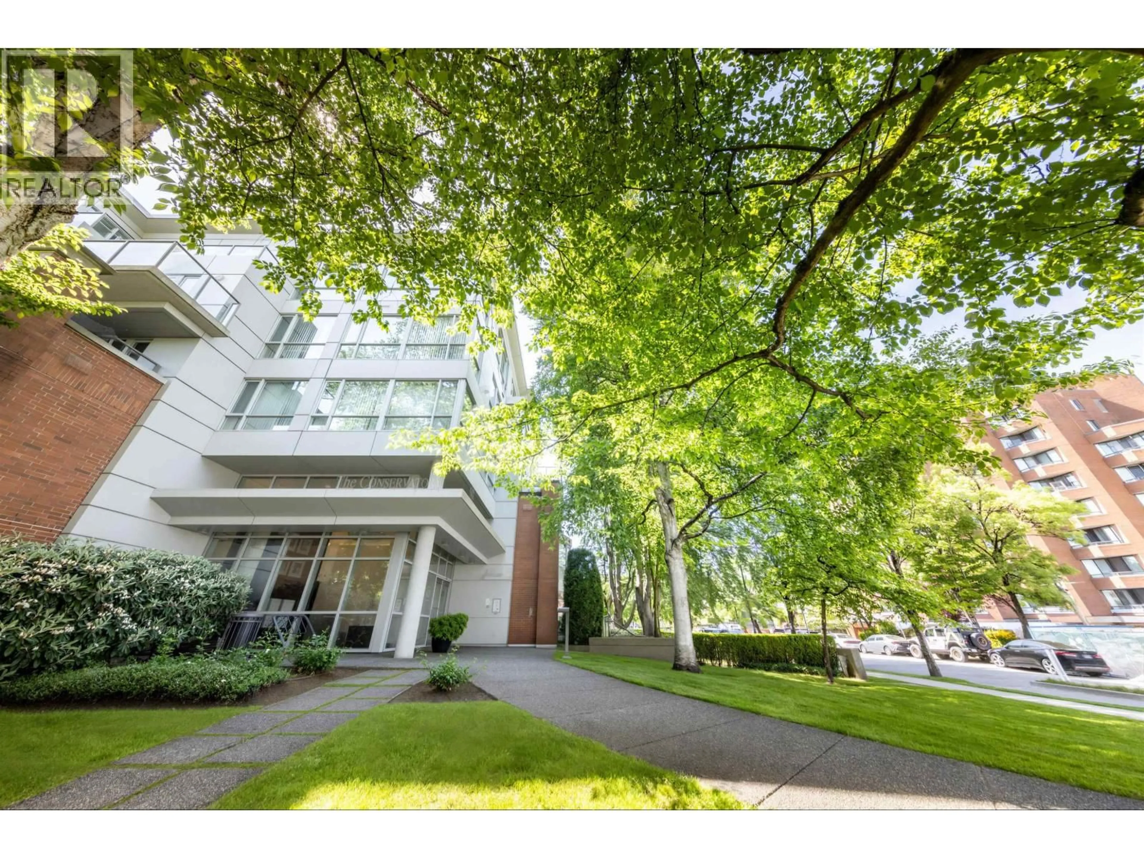Indoor foyer for 602 - 618 45TH AVENUE, Vancouver British Columbia V5Z4R7