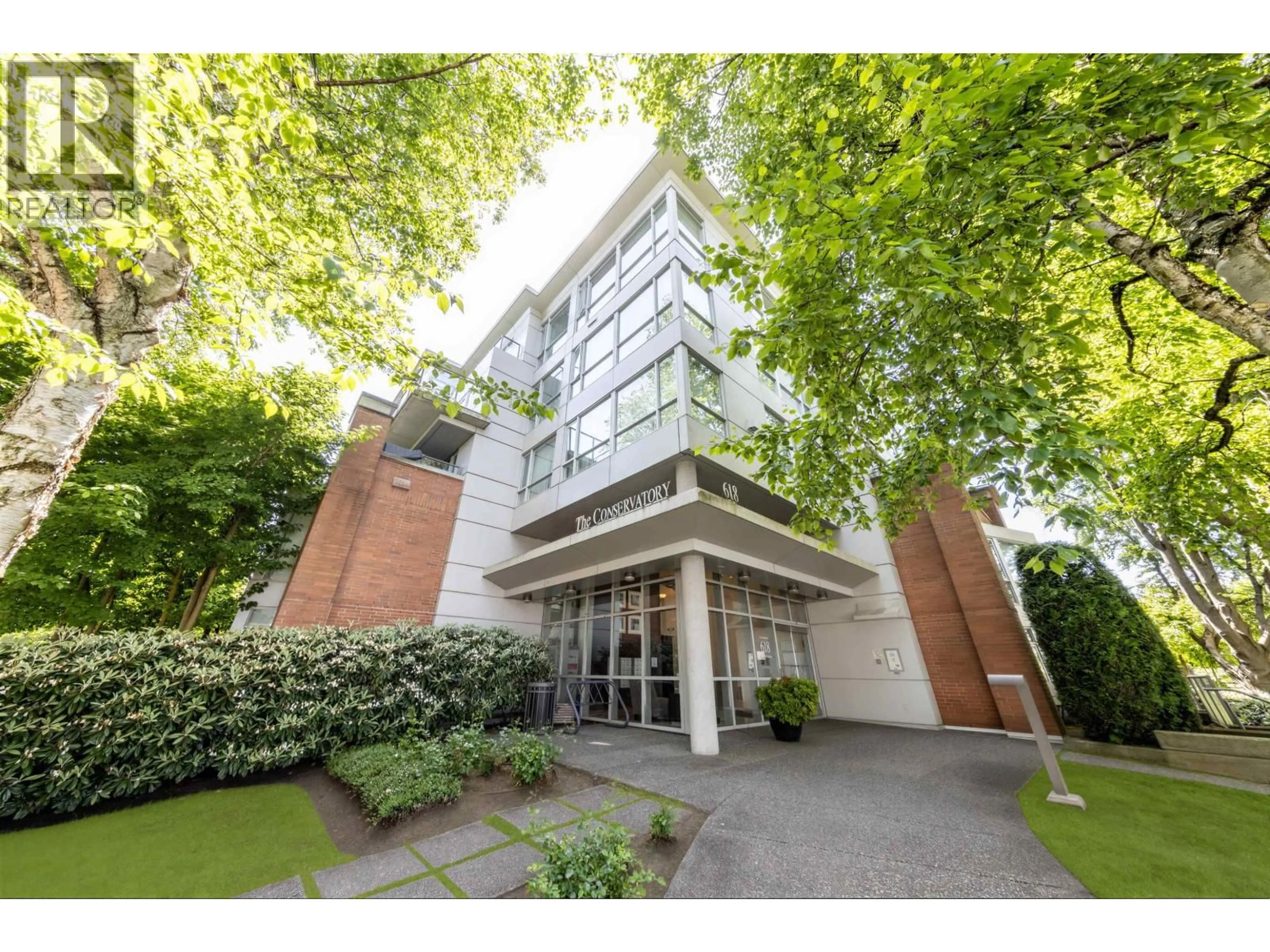 Indoor foyer for 602 - 618 45TH AVENUE, Vancouver British Columbia V5Z4R7