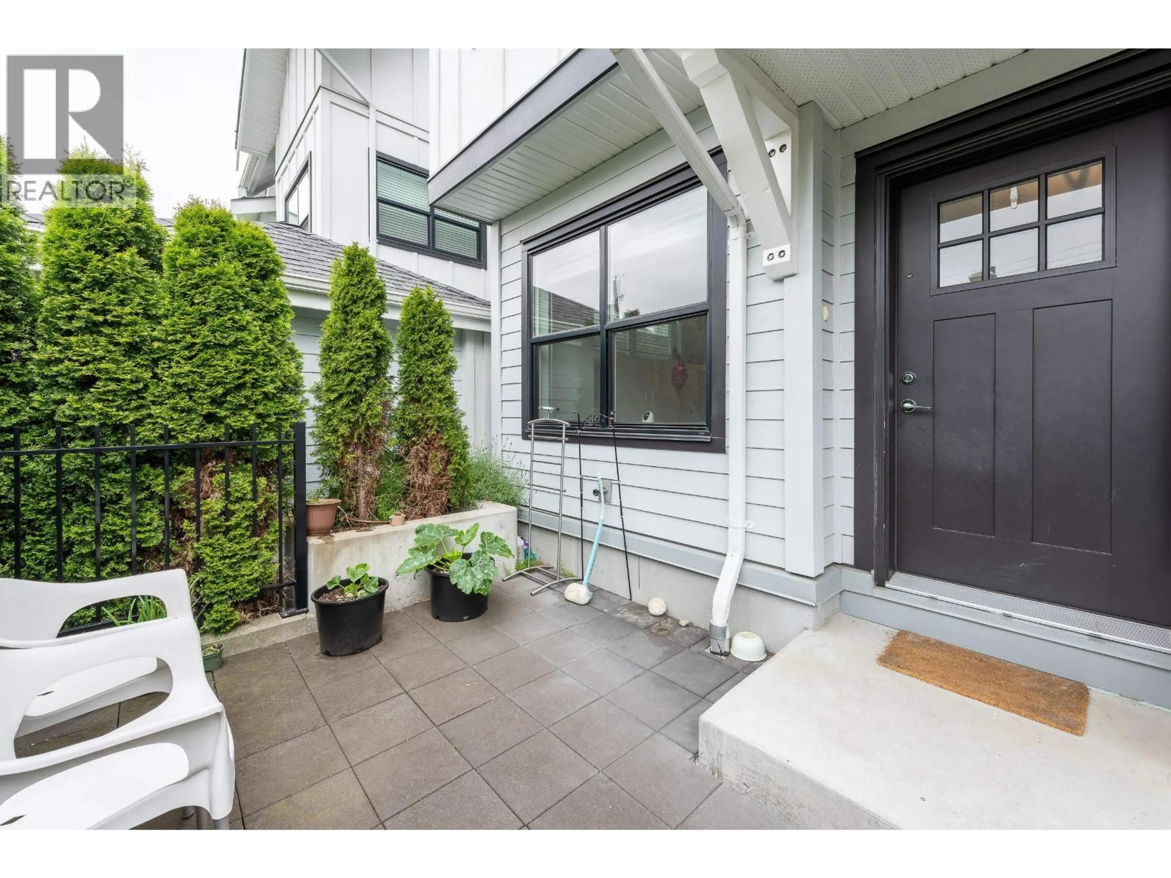 Indoor entryway for 201 - 6933 ARCOLA STREET, Burnaby British Columbia V5E1H5