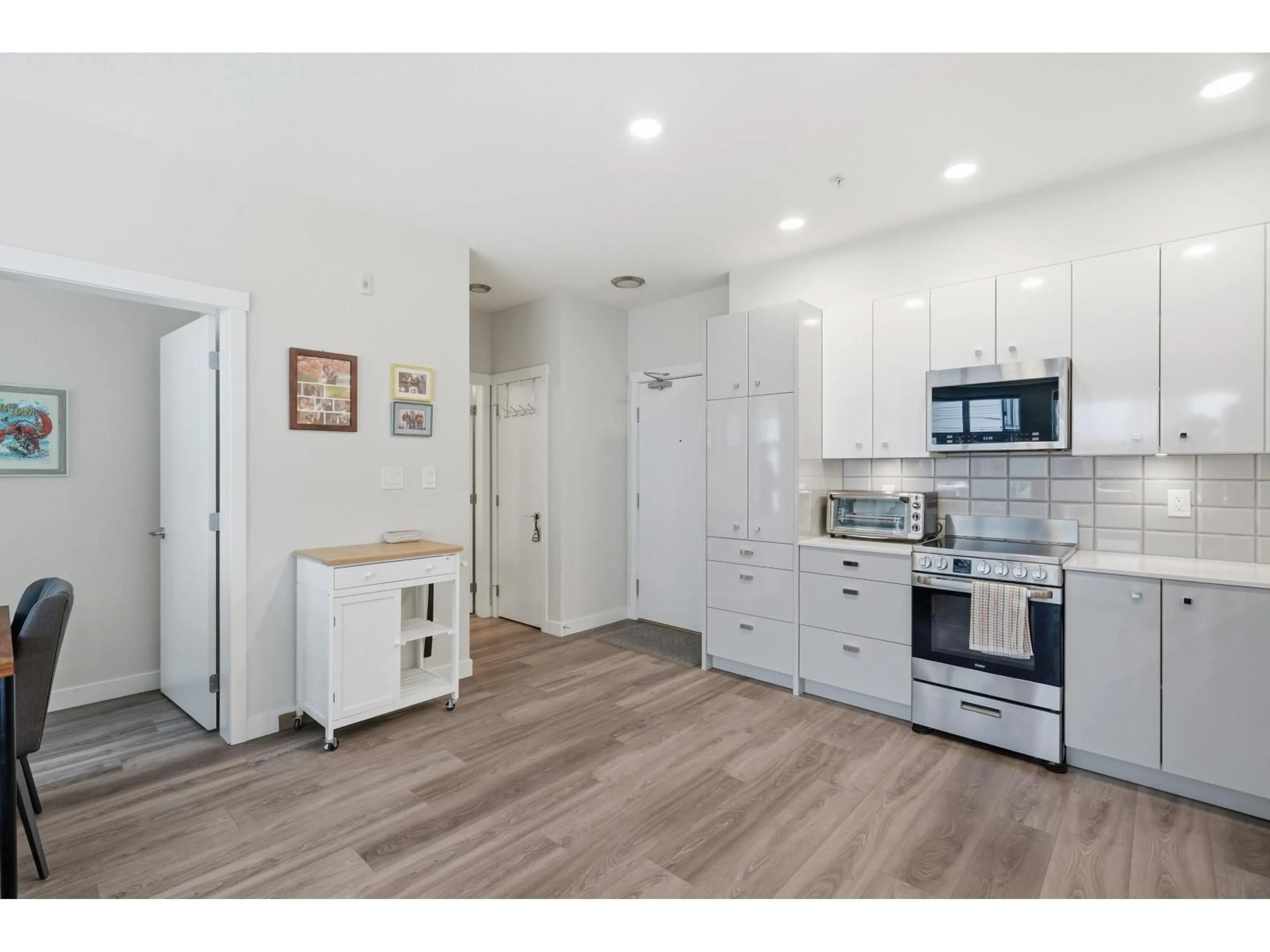 Unknown for 211 - 10838 WHALLEY BOULEVARD, Surrey British Columbia V3R0G8