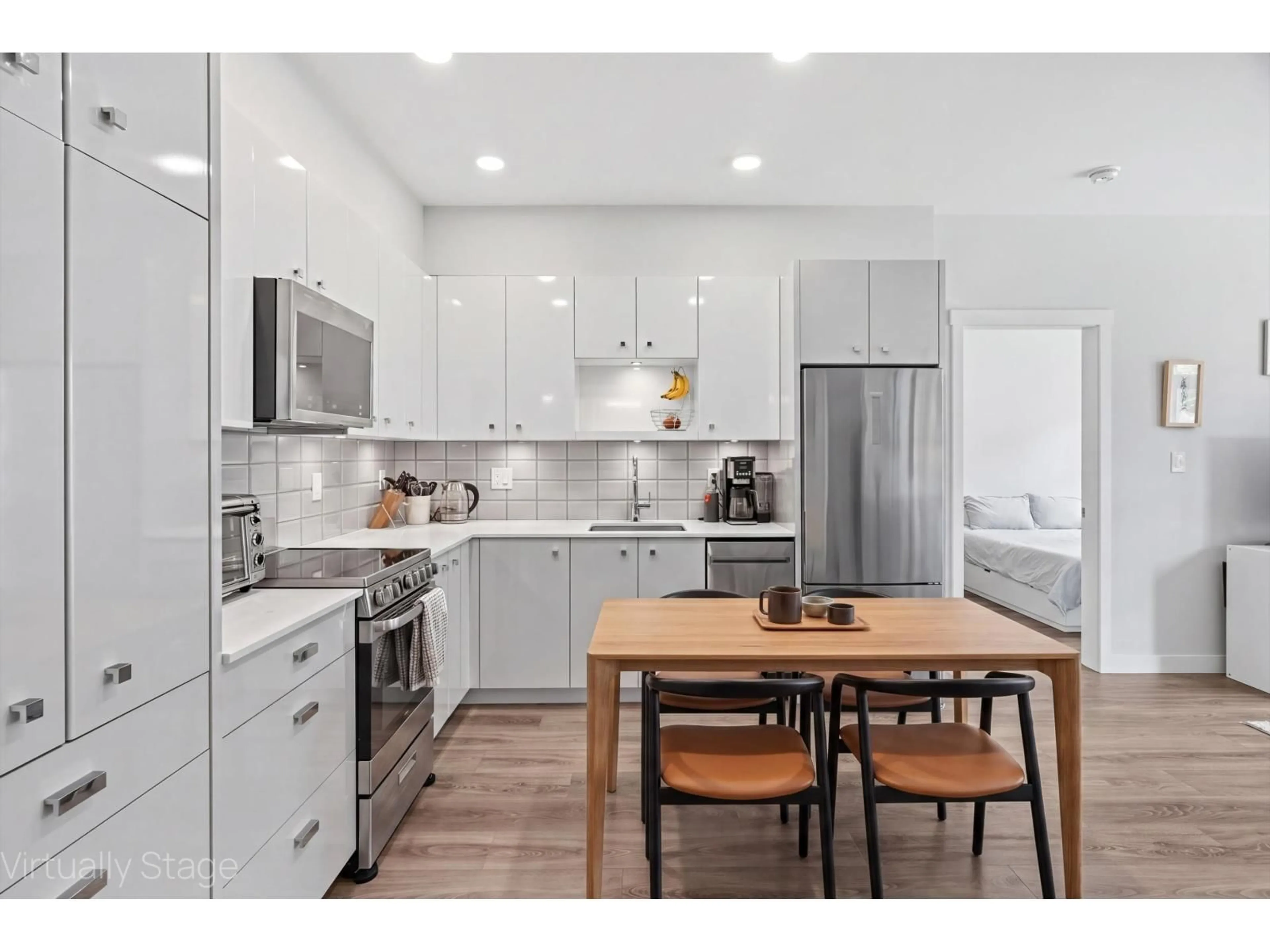 Unknown for 211 - 10838 WHALLEY BOULEVARD, Surrey British Columbia V3R0G8