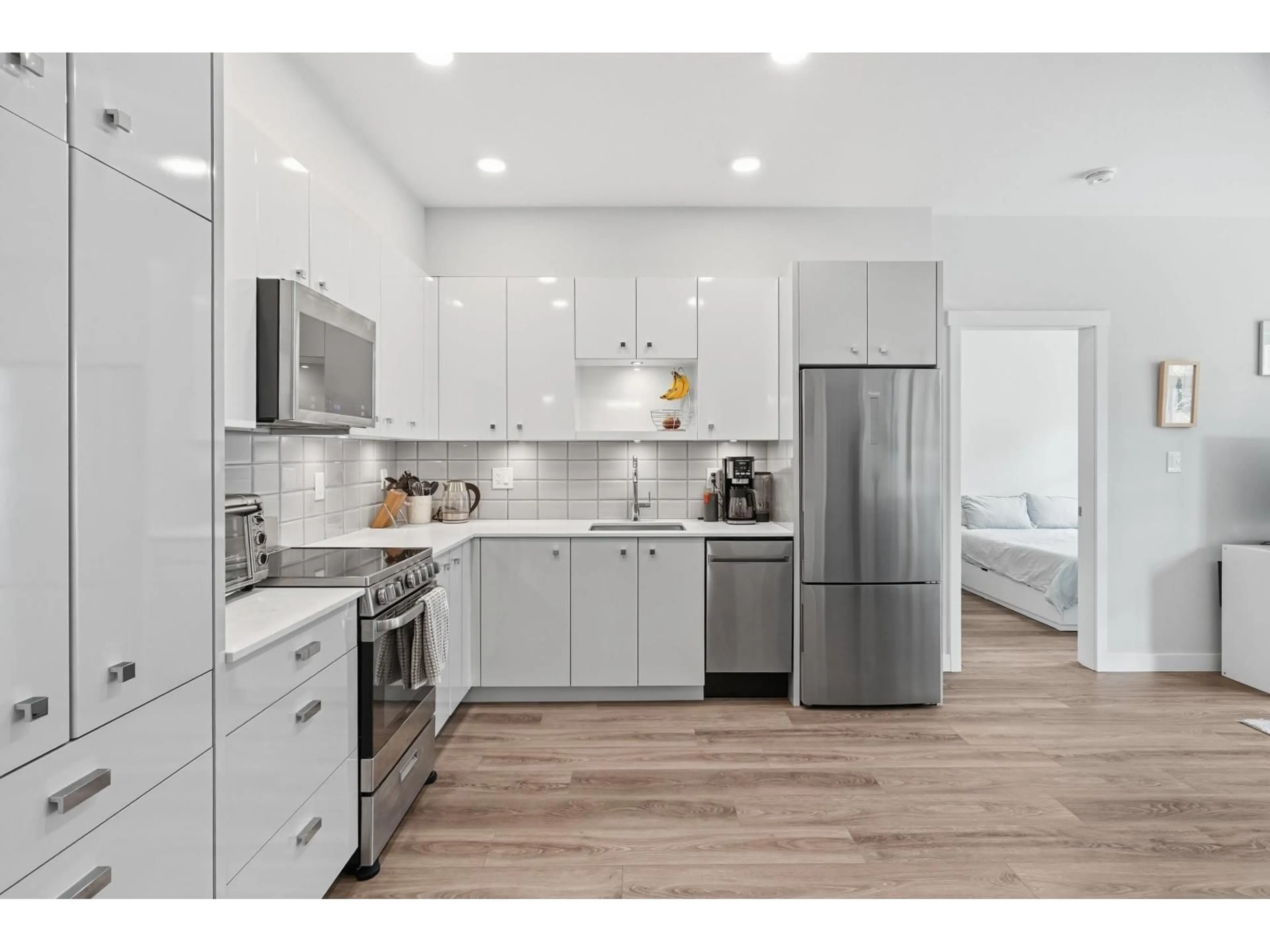Unknown for 211 - 10838 WHALLEY BOULEVARD, Surrey British Columbia V3R0G8