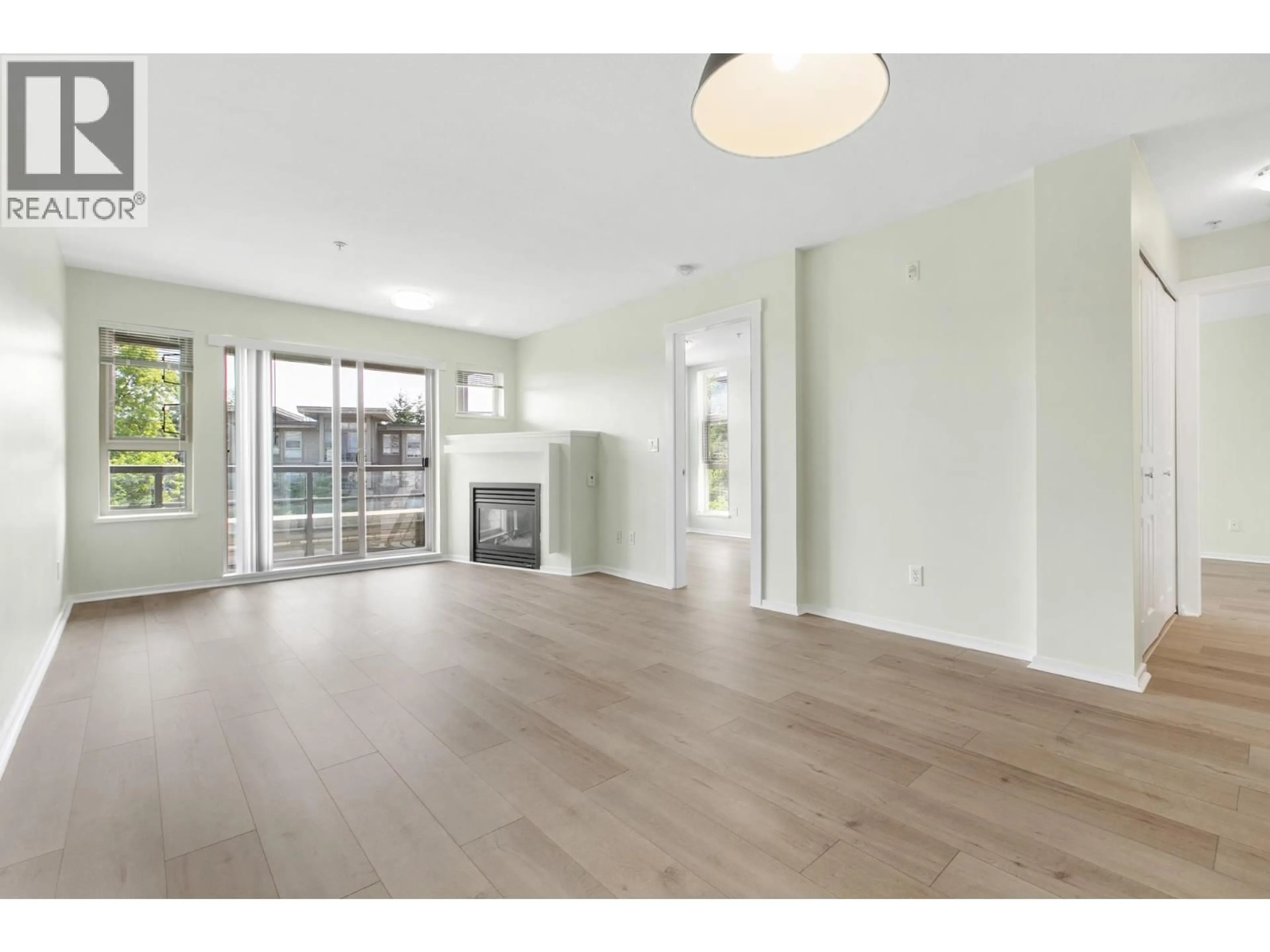 Unknown for 401 - 9319 UNIVERSITY CRESCENT, Burnaby British Columbia V5A4Y5