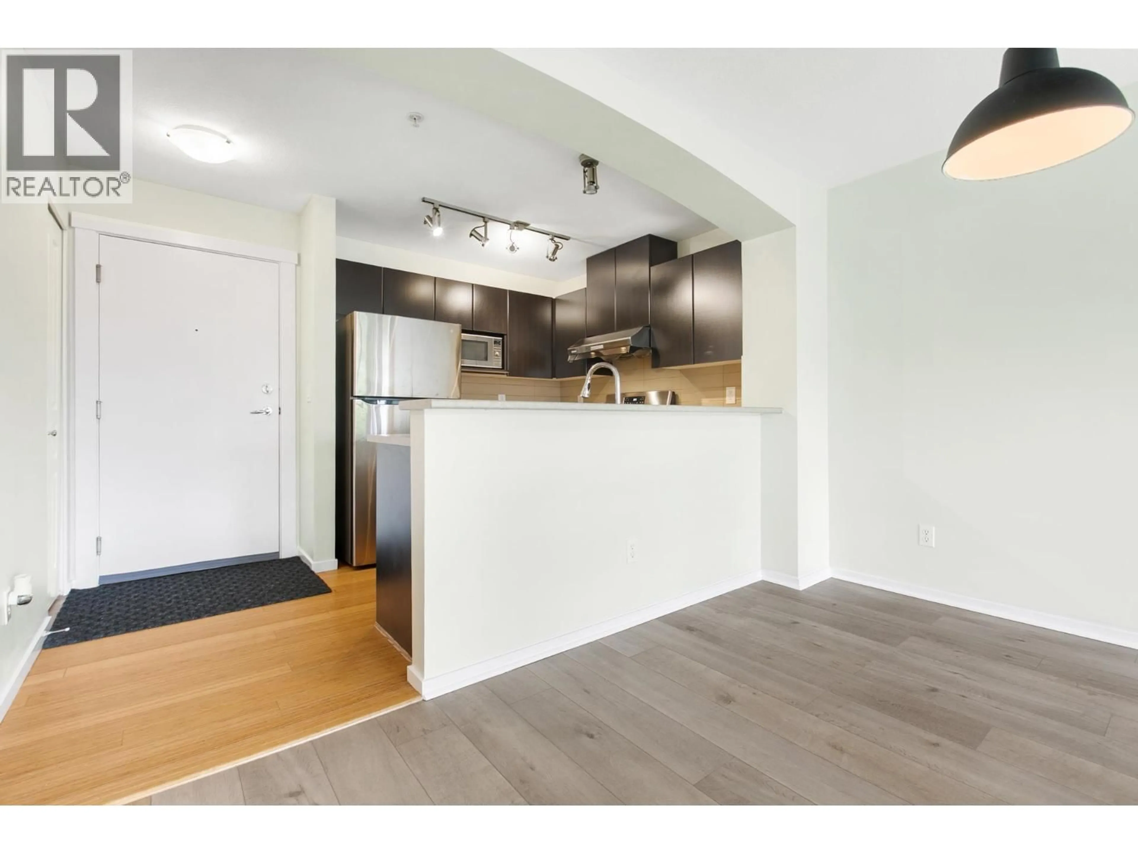 Unknown for 401 - 9319 UNIVERSITY CRESCENT, Burnaby British Columbia V5A4Y5