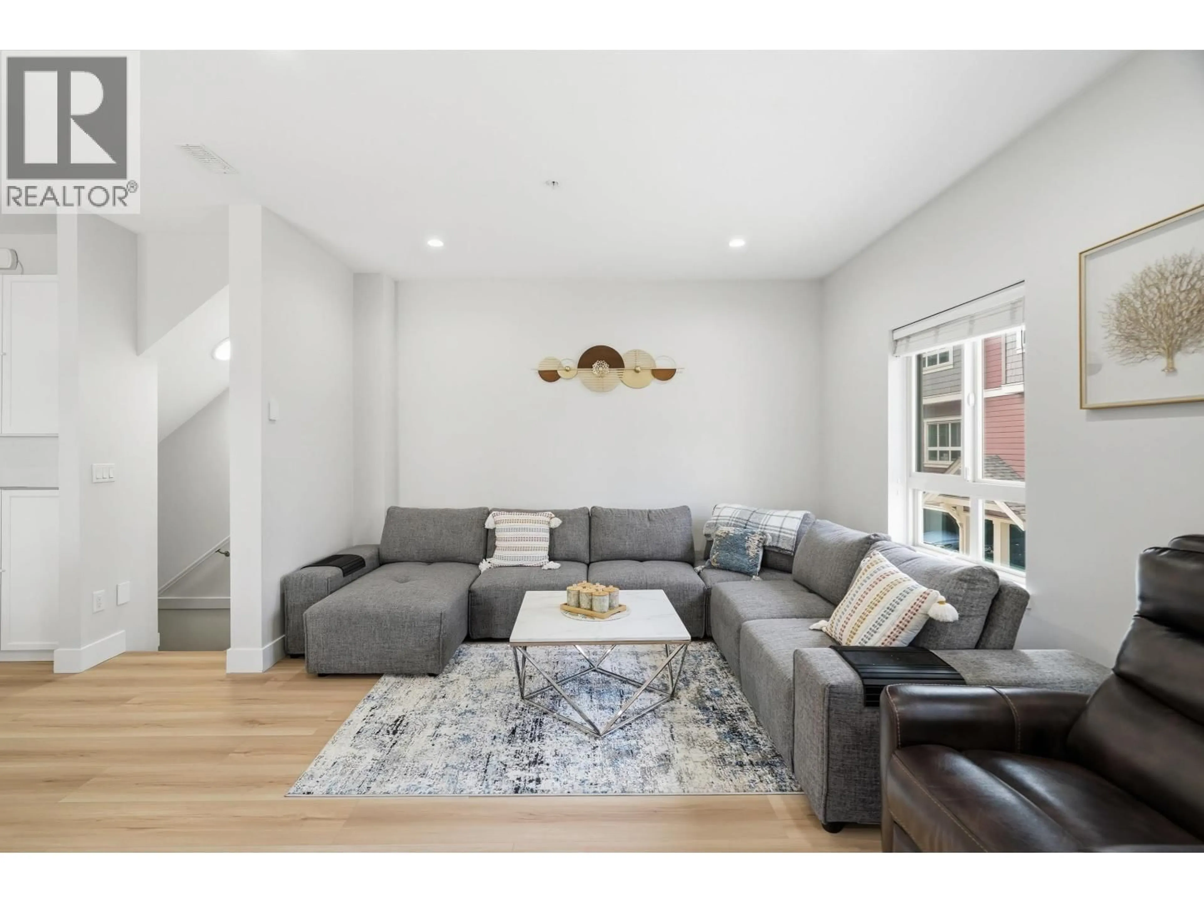 Living room with furniture, unknown for 20 - 843 EWEN AVENUE, New Westminster British Columbia V3M0K6