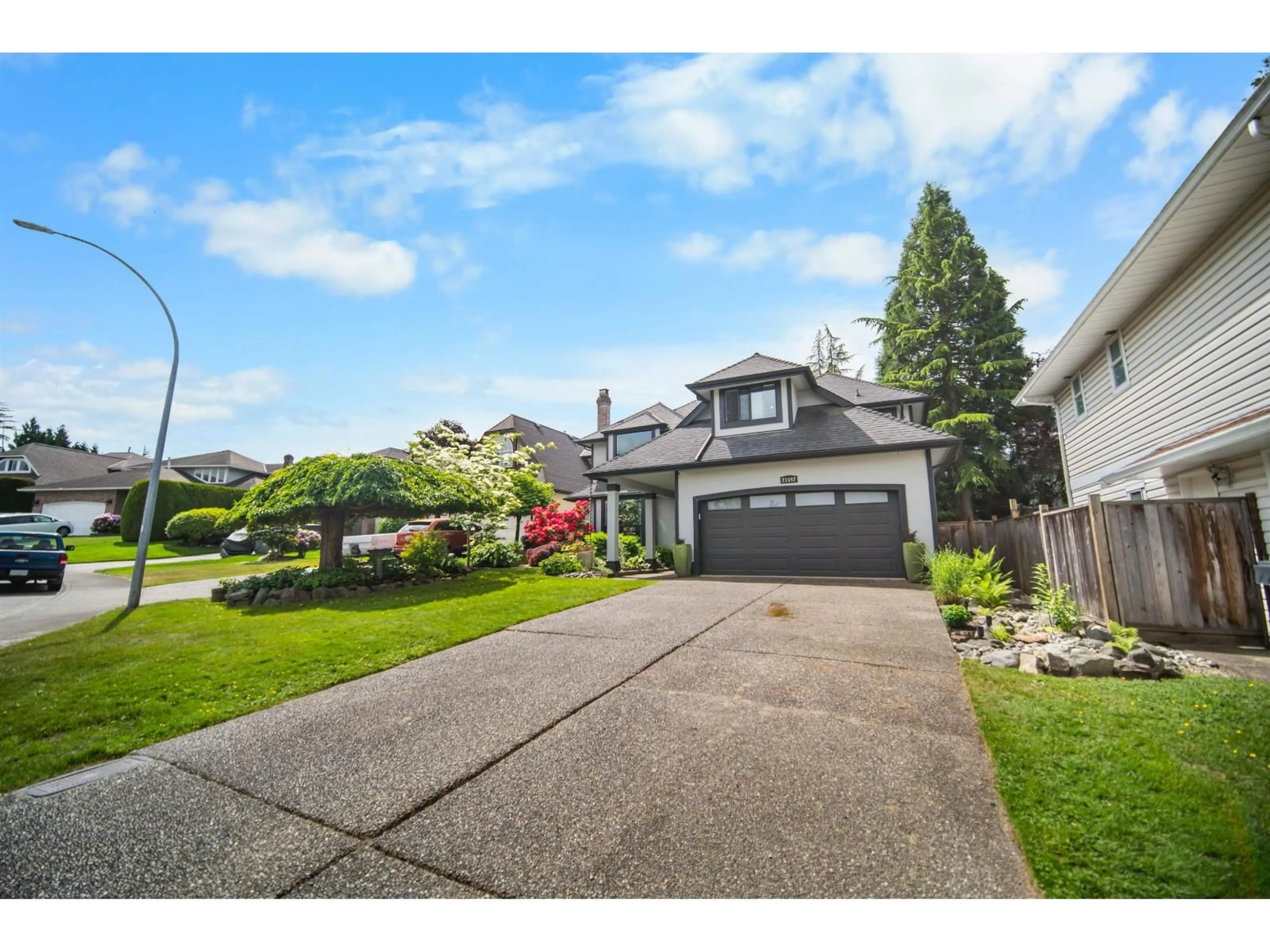 A pic from outside/outdoor area/front of a property/back of a property/a pic from drone, street for 21542 87 AVENUE, Langley British Columbia V1M2E5