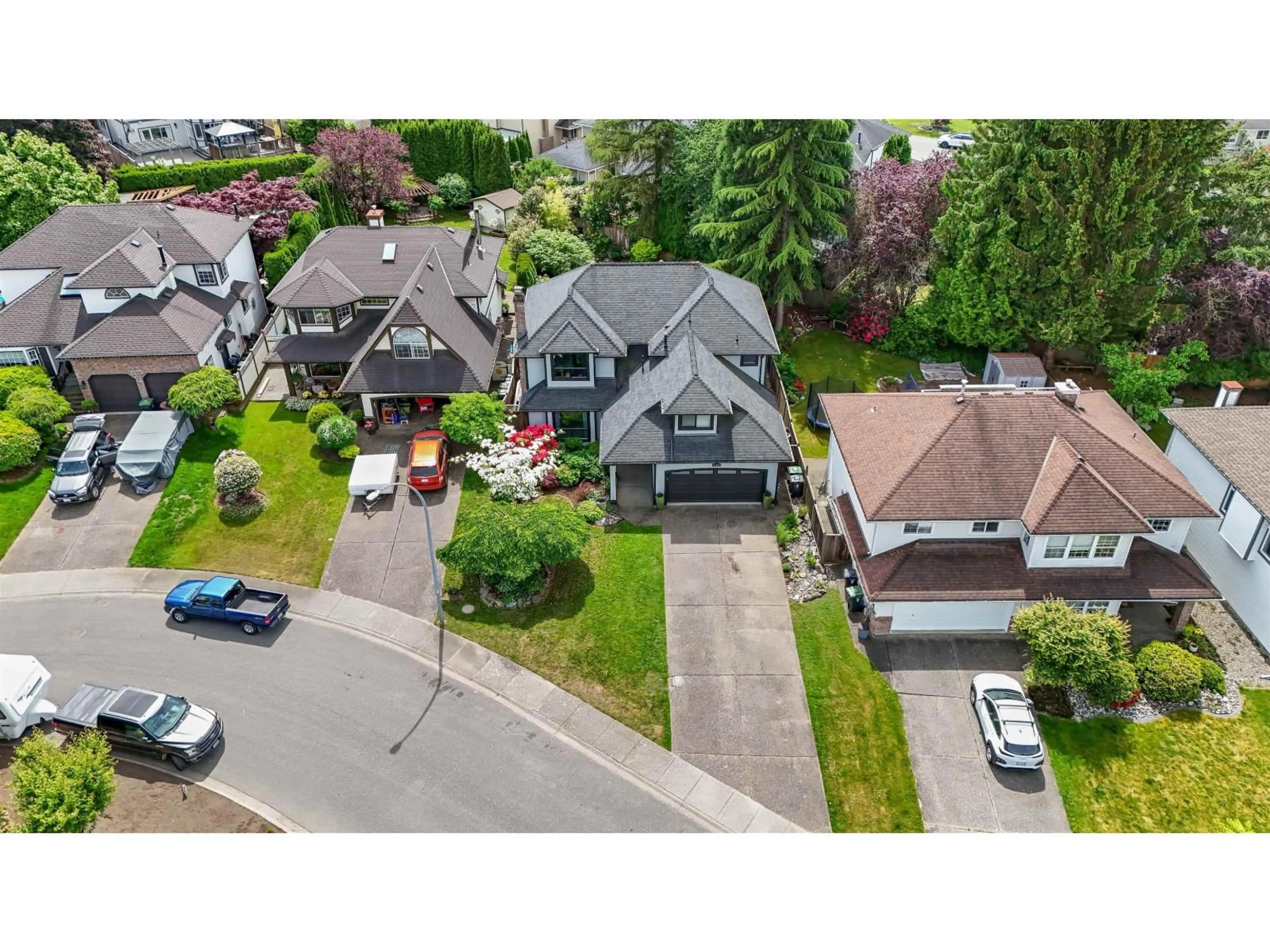 A pic from outside/outdoor area/front of a property/back of a property/a pic from drone, street for 21542 87 AVENUE, Langley British Columbia V1M2E5