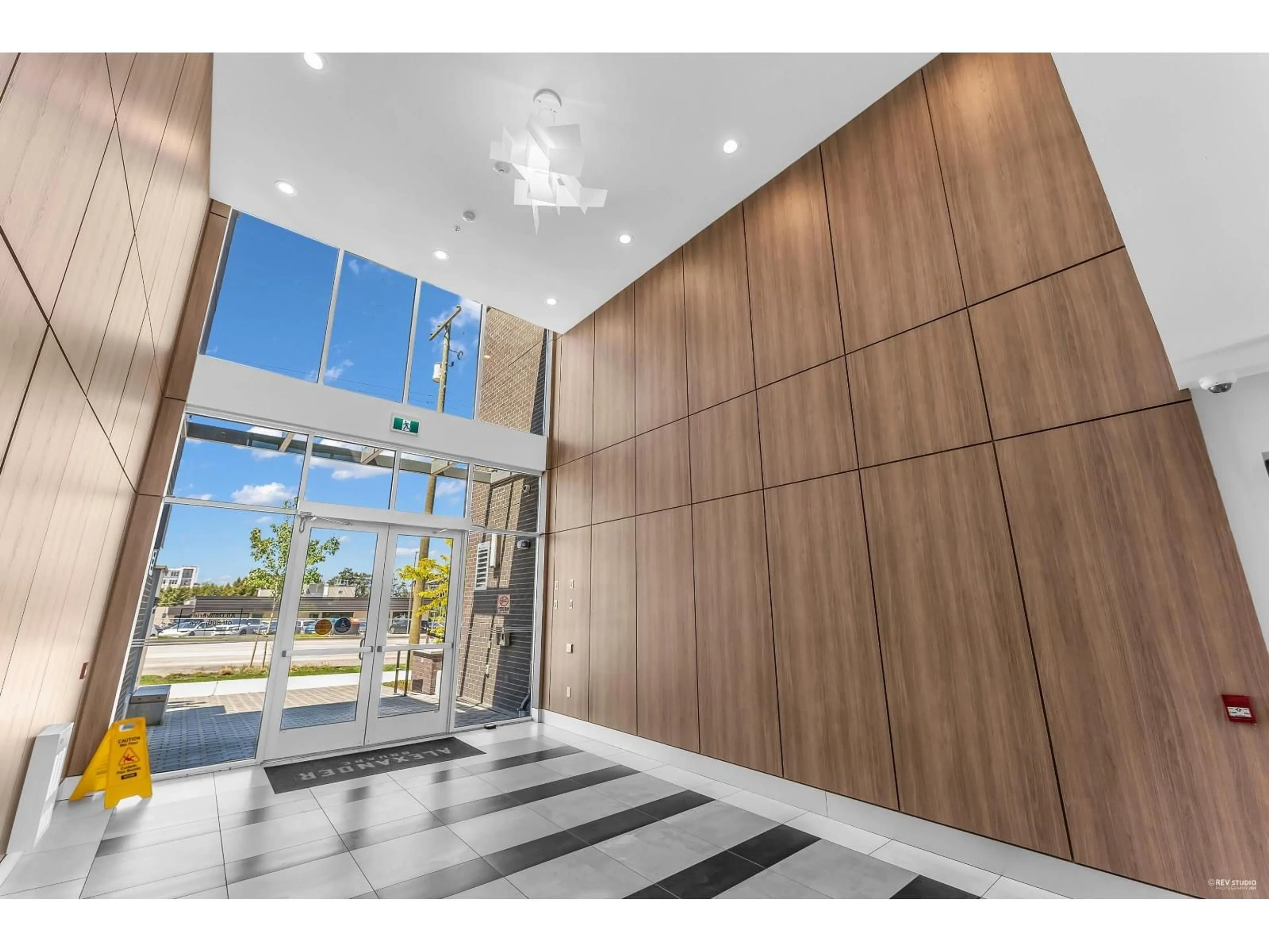 Indoor foyer for A310 - 20834 80 AVENUE, Langley British Columbia V2Y3M3