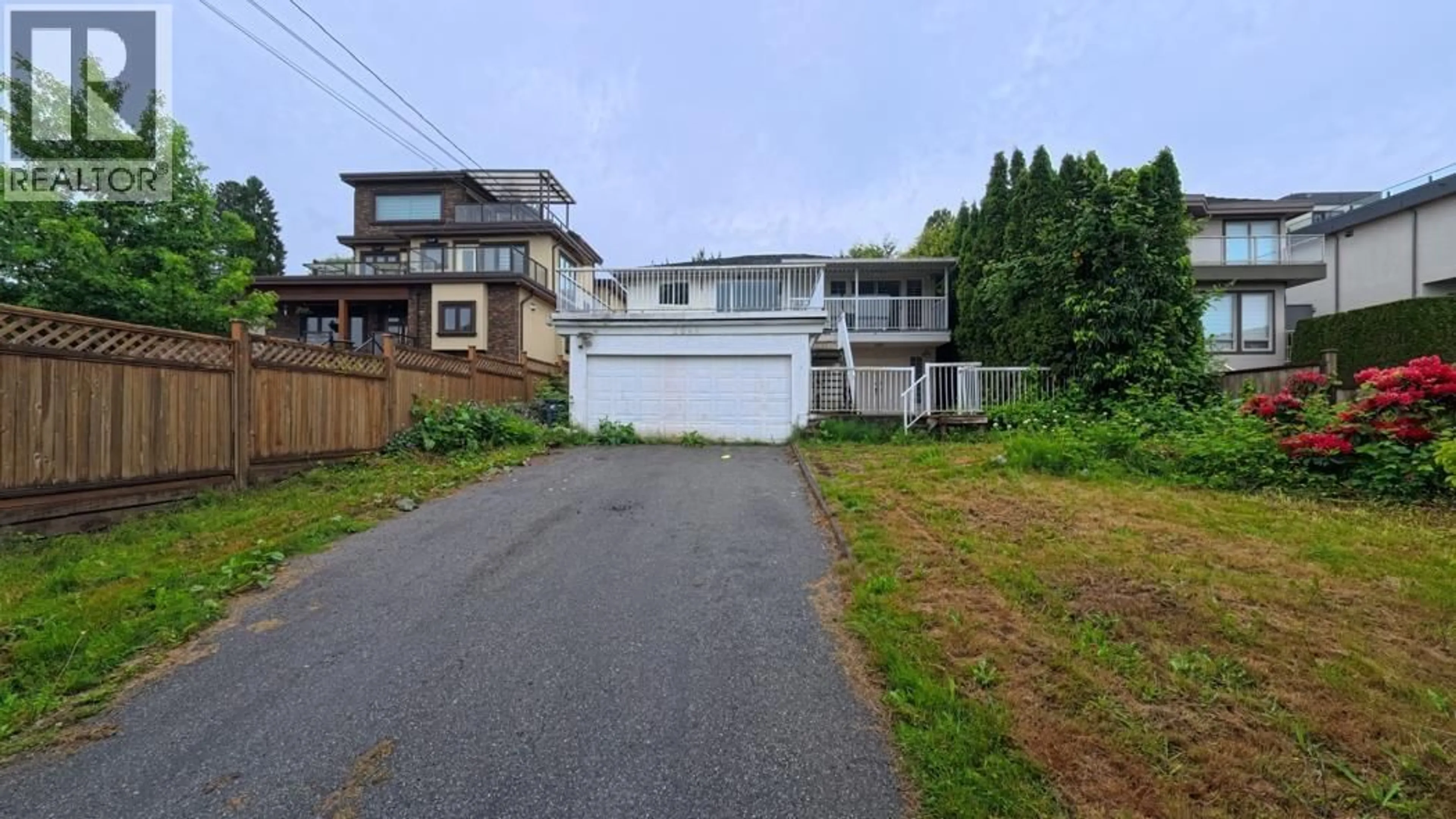 A pic from outside/outdoor area/front of a property/back of a property/a pic from drone, street for 2849 KING EDWARD AVENUE, Vancouver British Columbia V6L1V1