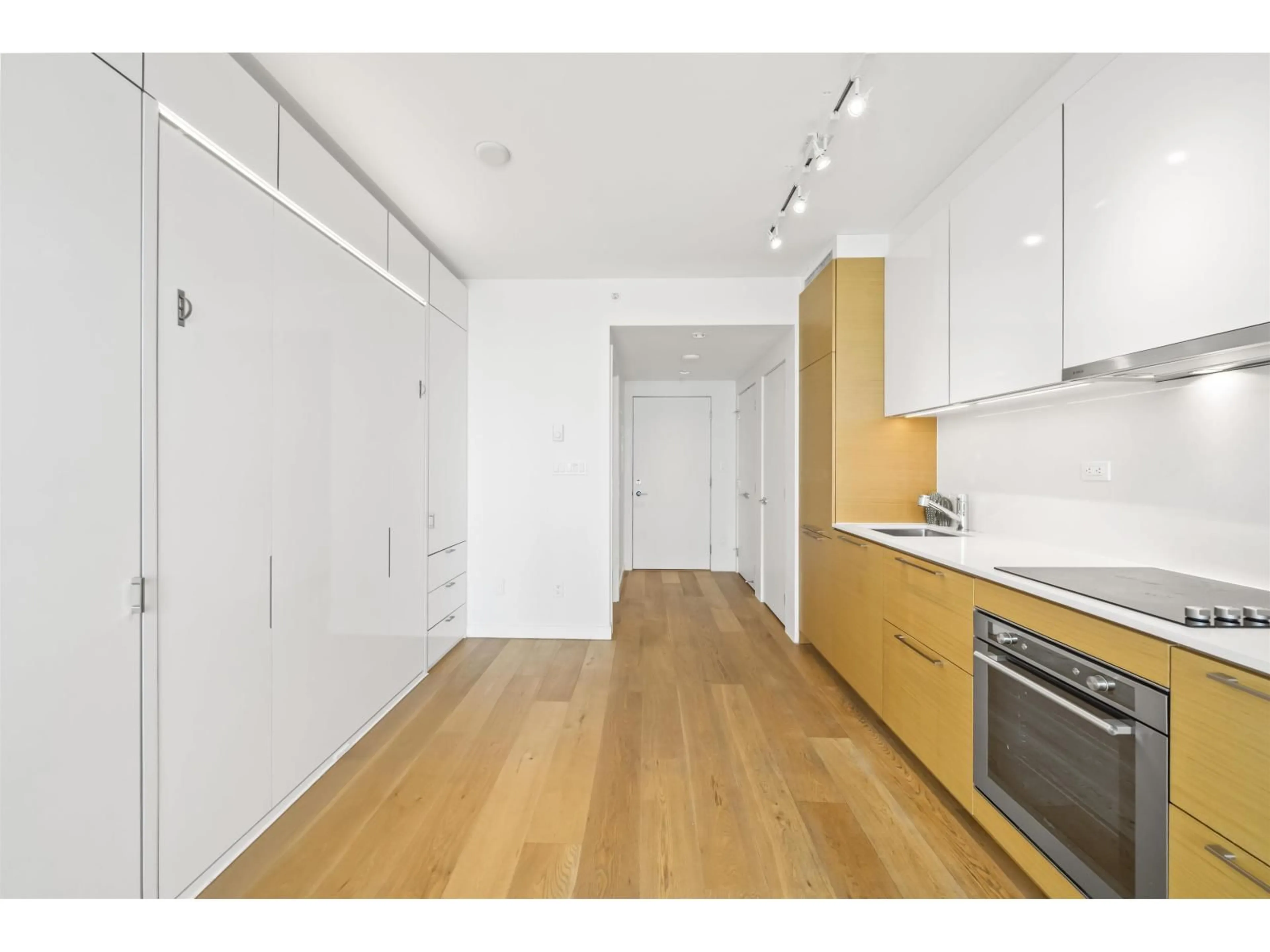 Standard kitchen, unknown for 1903 - 13438 CENTRAL AVENUE, Surrey British Columbia V3T0N2