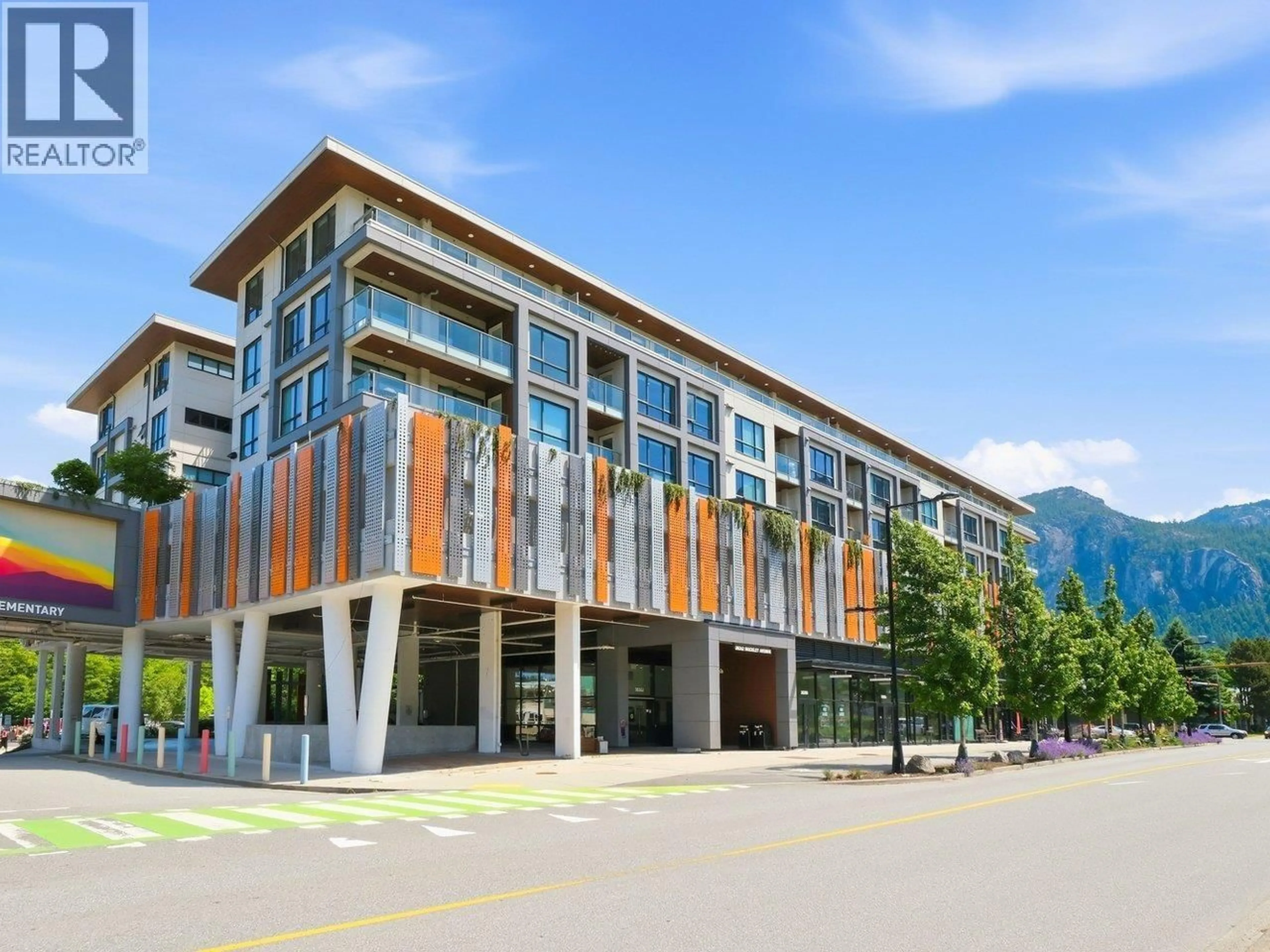 Indoor foyer for 414 - 38362 BUCKLEY AVENUE, Squamish British Columbia V8B0J8