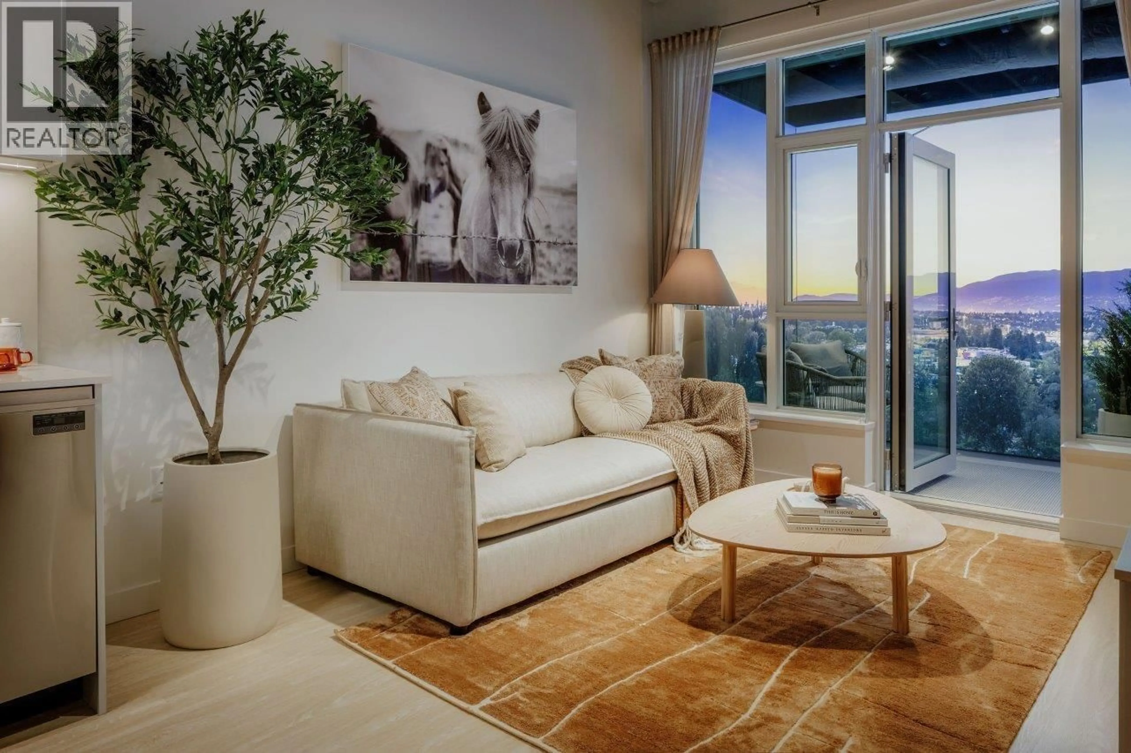 Living room with furniture, unknown for 807 - 3633 WILLINGDON AVENUE, Burnaby British Columbia V0V0V0