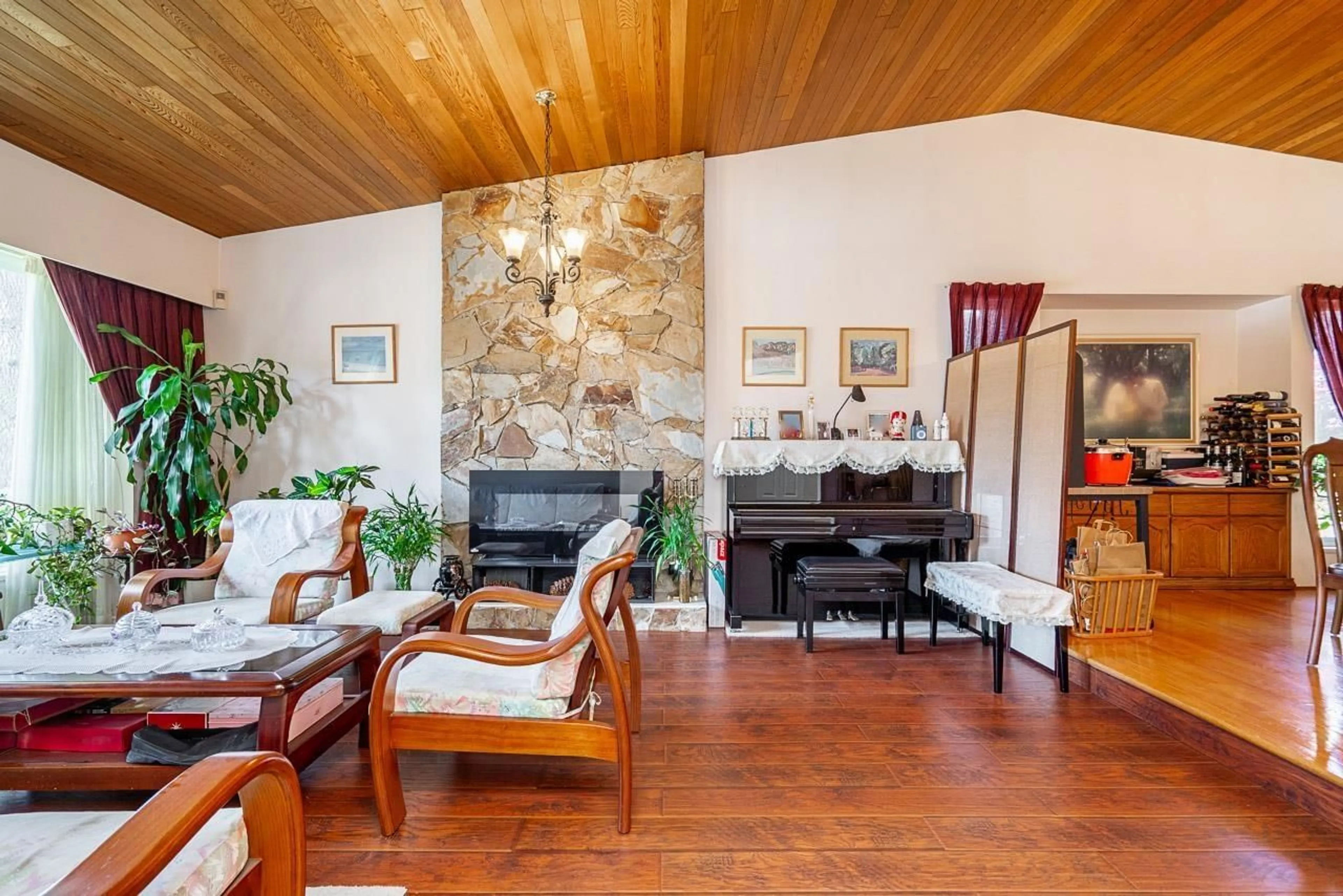 Living room with furniture, unknown for 10764 FRASERGLEN DRIVE, Surrey British Columbia V4N1Y3