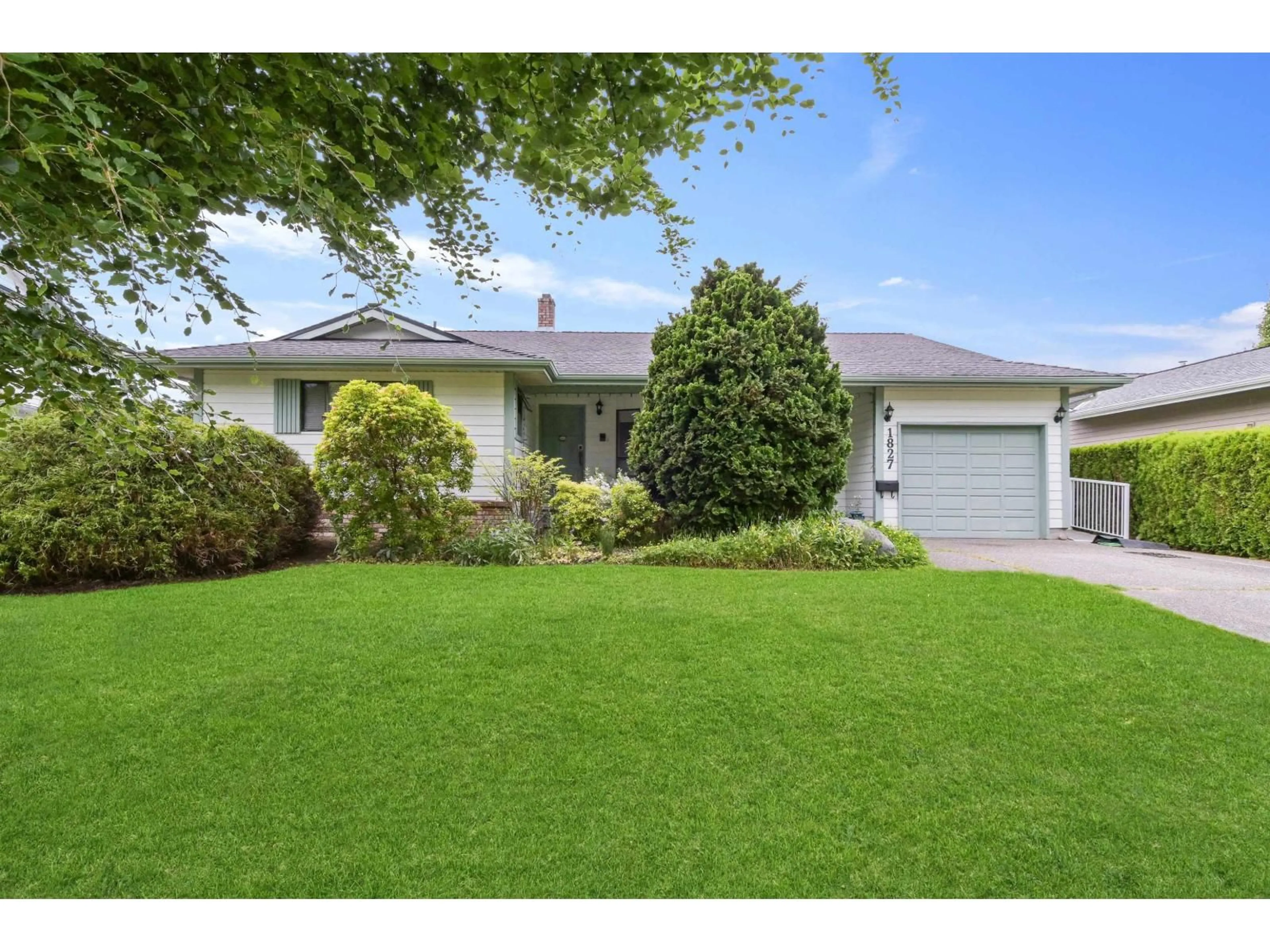A pic from outside/outdoor area/front of a property/back of a property/a pic from drone, street for 1827 142ND STREET, Surrey British Columbia V4A6V3