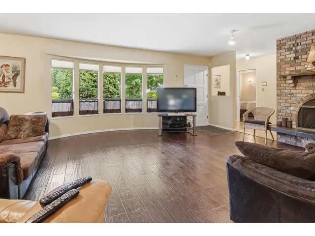 1827 142ND STREET, Surrey 4