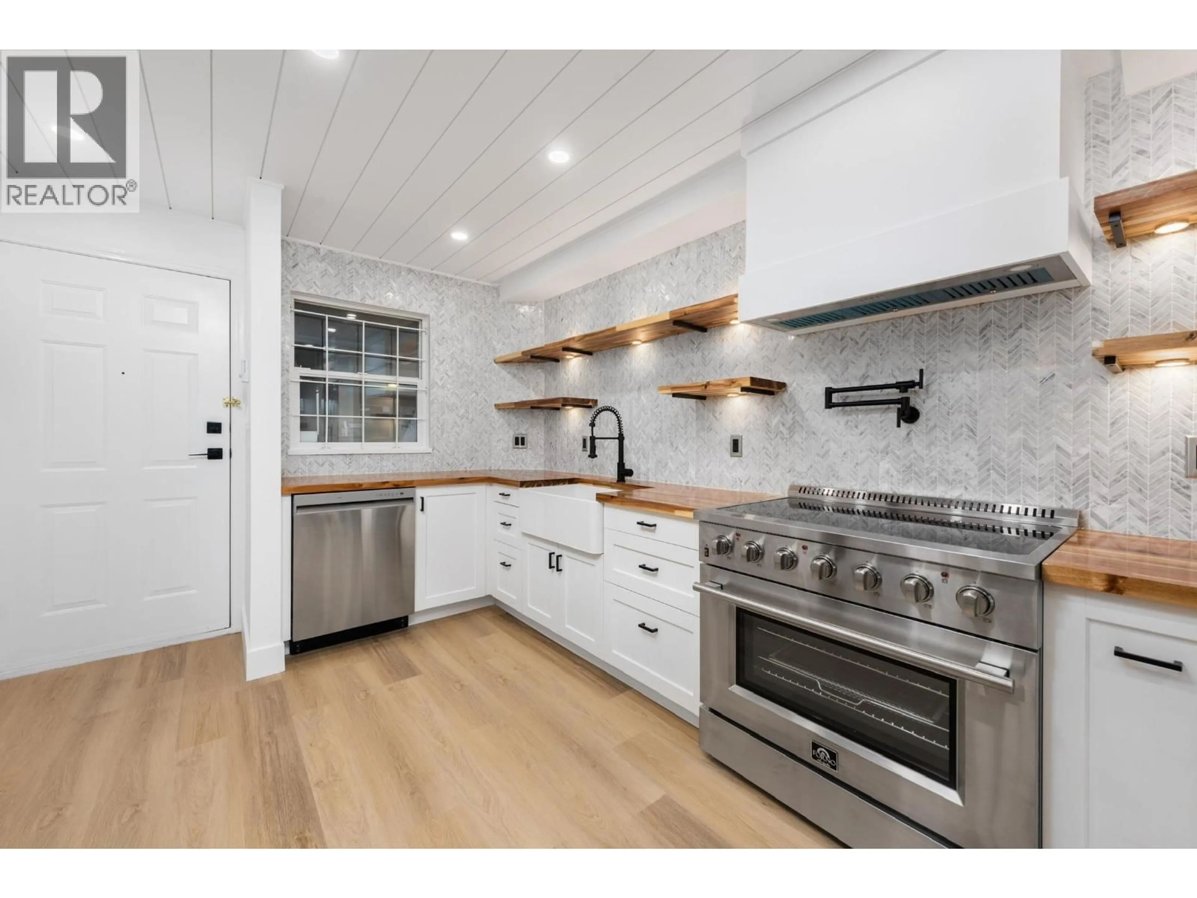 Unknown for 318 - 2238 KINGSWAY, Vancouver British Columbia V5N2T7