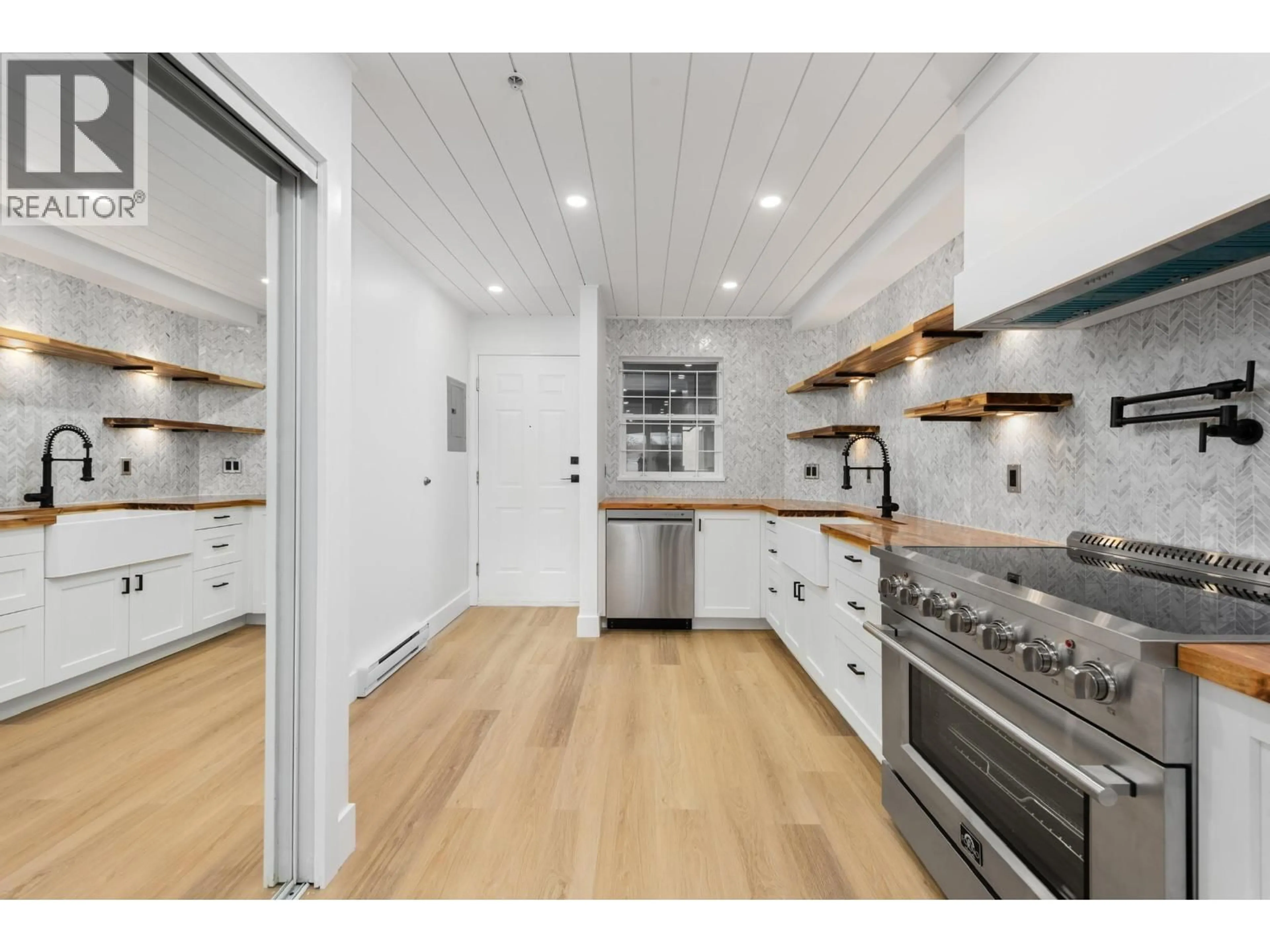 Unknown for 318 - 2238 KINGSWAY, Vancouver British Columbia V5N2T7