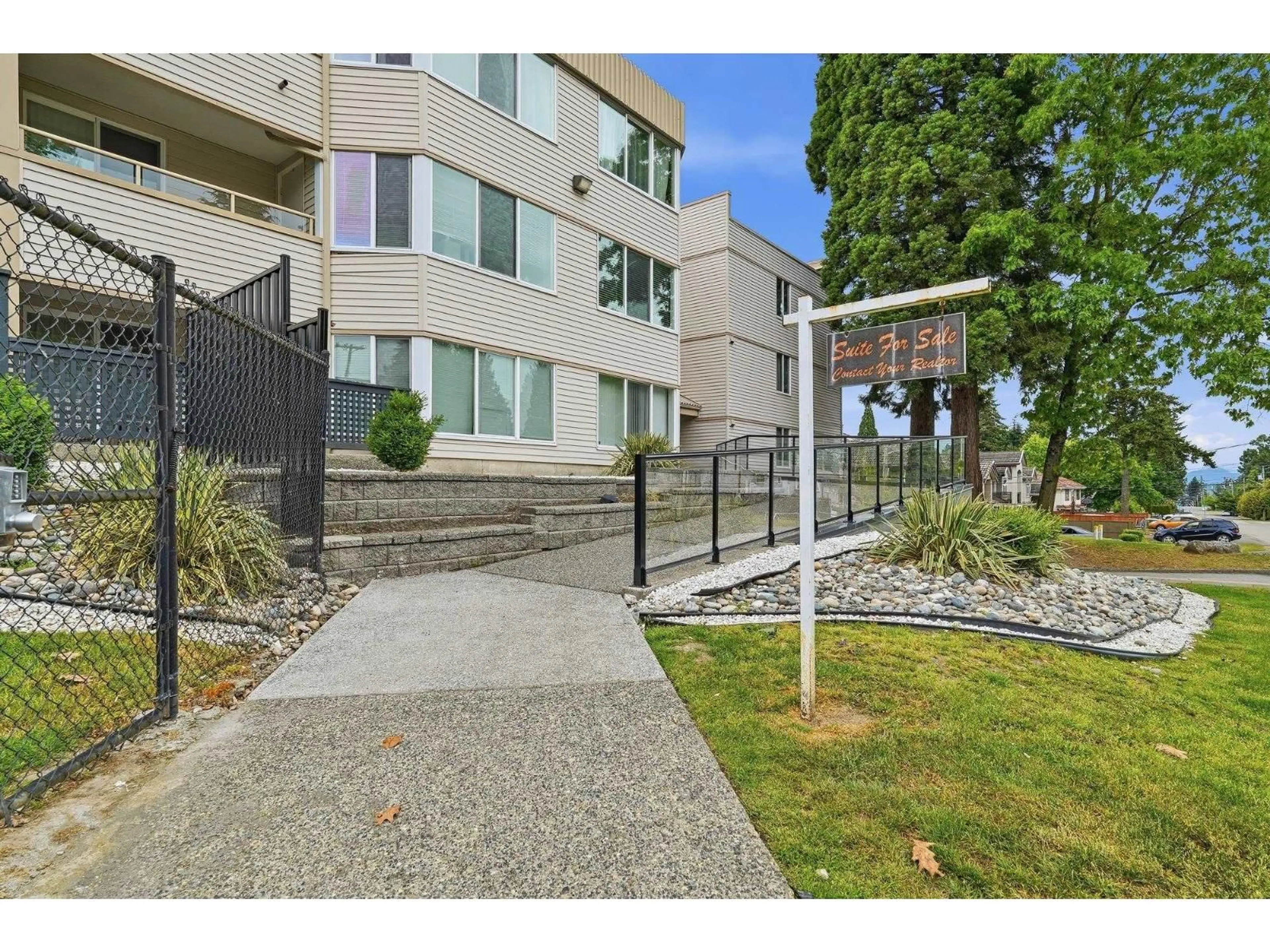 Patio, street for 209 - 9635 121 STREET, Surrey British Columbia V3V7L8