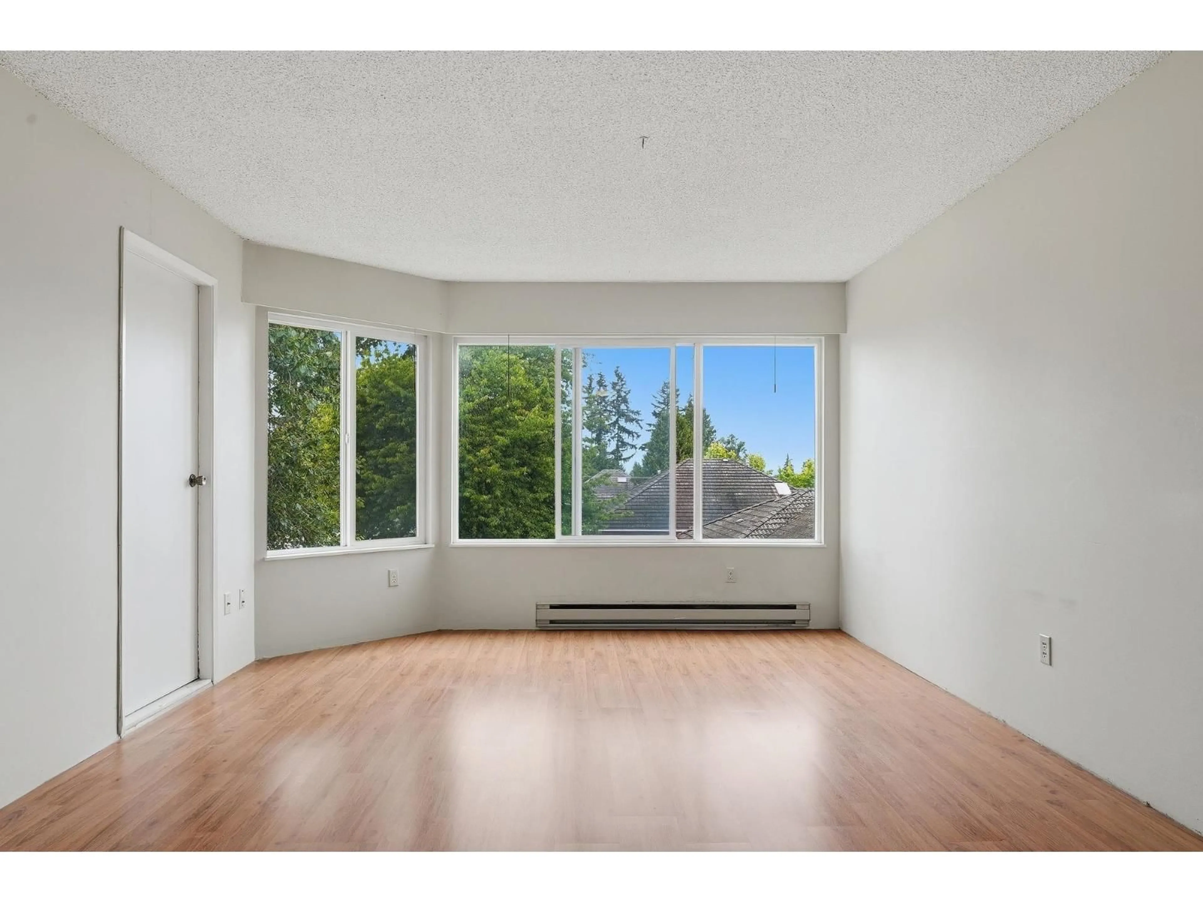 A pic of a room for 209 - 9635 121 STREET, Surrey British Columbia V3V7L8