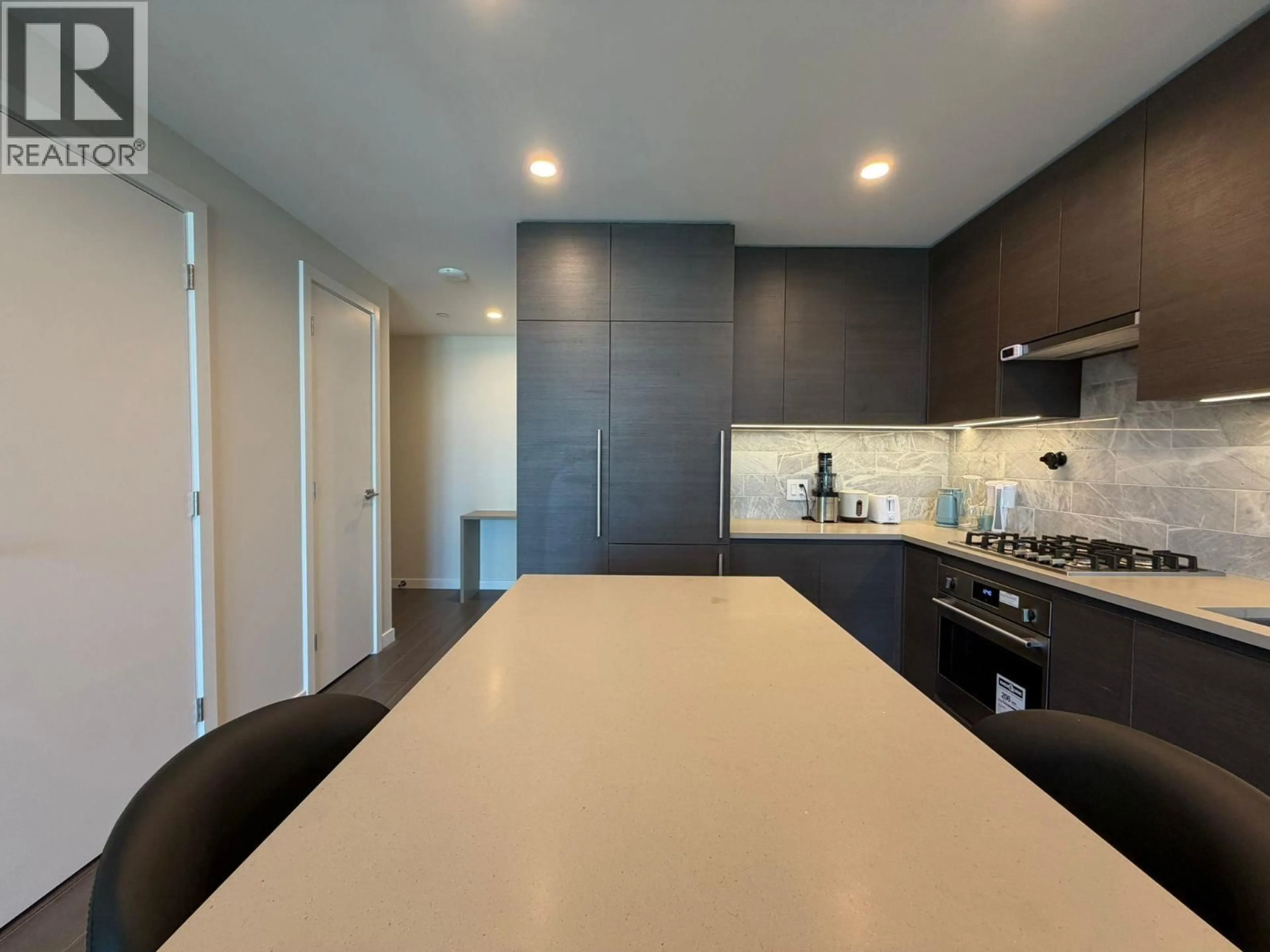 Unknown for 2707 - 2108 GILMORE AVENUE, Burnaby British Columbia V5C0N8