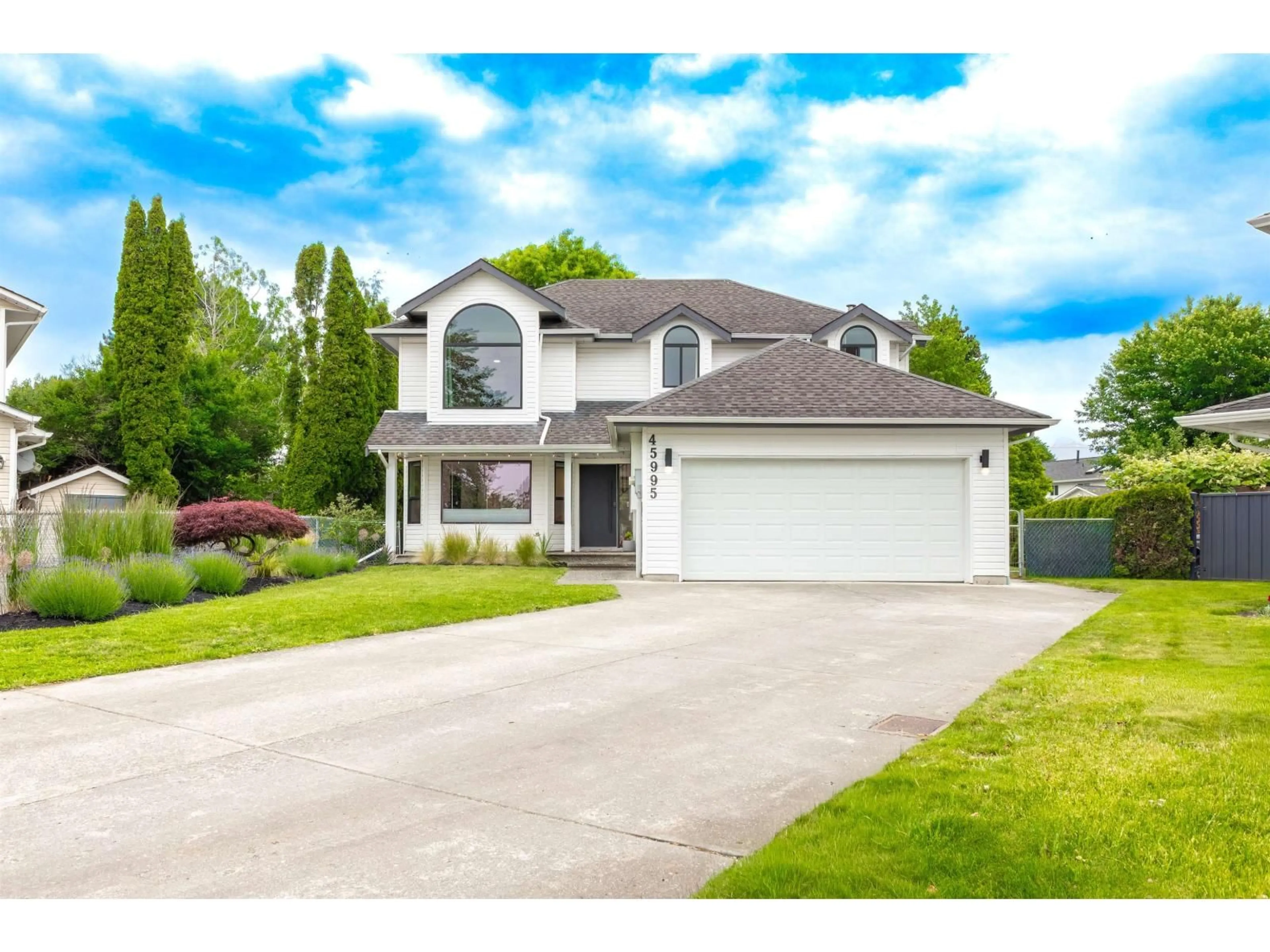 Home with vinyl exterior material, street for 45995 IVY AVENUE, Chilliwack British Columbia V2R2C5