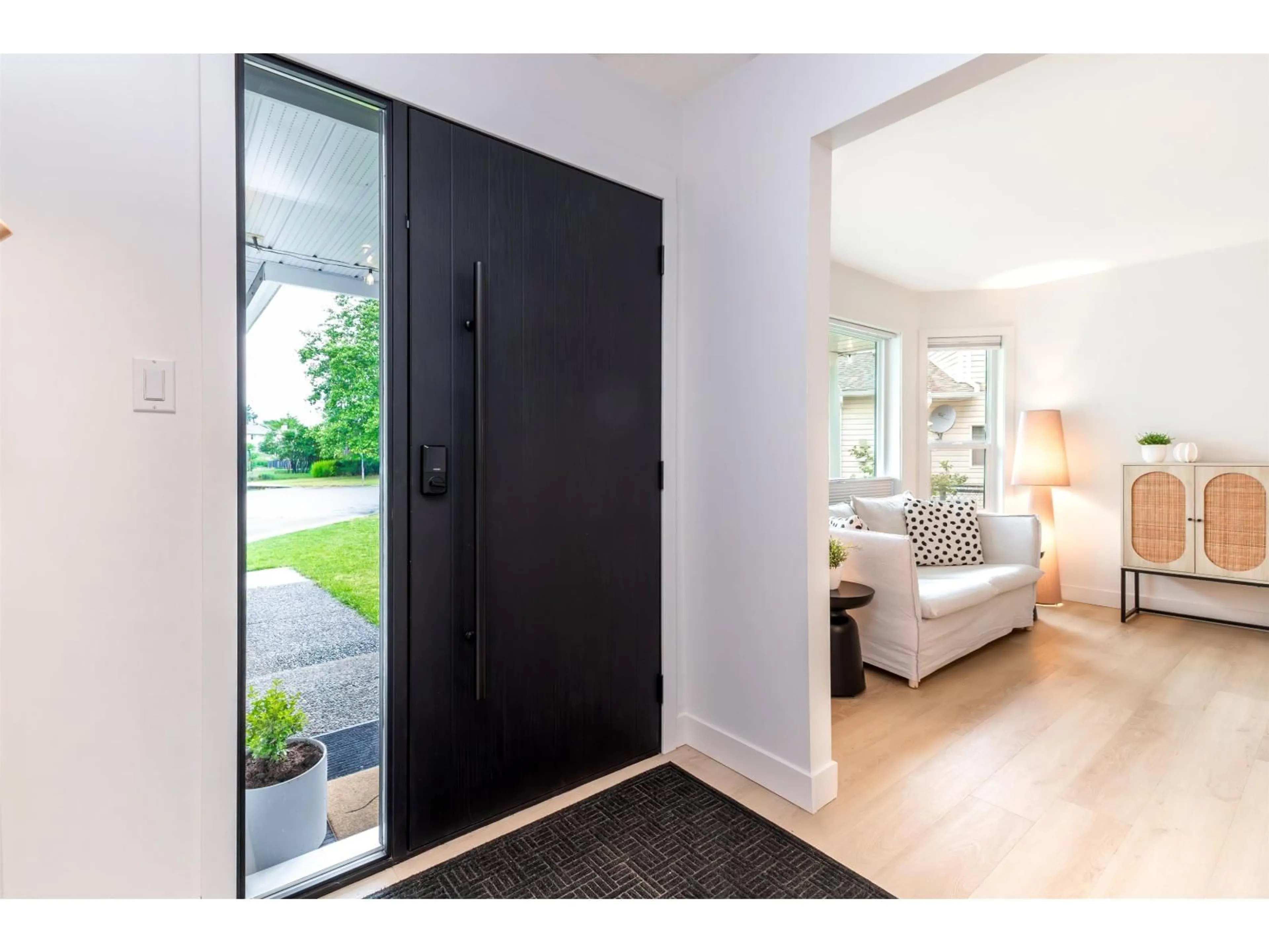 Indoor entryway for 45995 IVY AVENUE, Chilliwack British Columbia V2R2C5